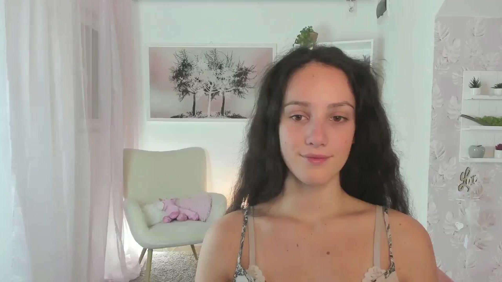 Gallery image thumbnail from Sophie_Rain18's myfreecams stream on, 08/08/2023, 15:01 image 14 of 20