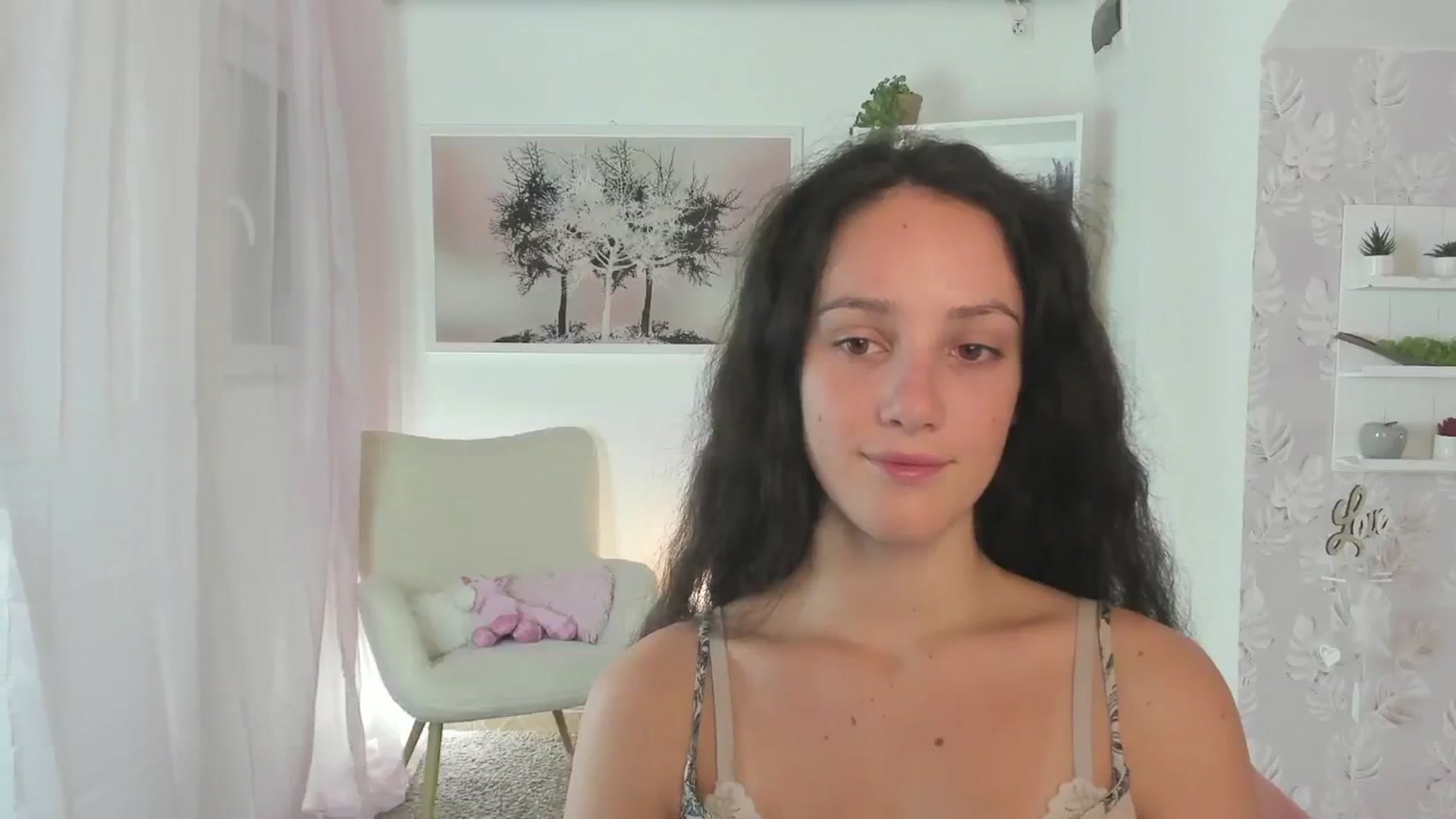 Gallery image thumbnail from Sophie_Rain18's myfreecams stream on, 08/08/2023, 15:01 image 16 of 20
