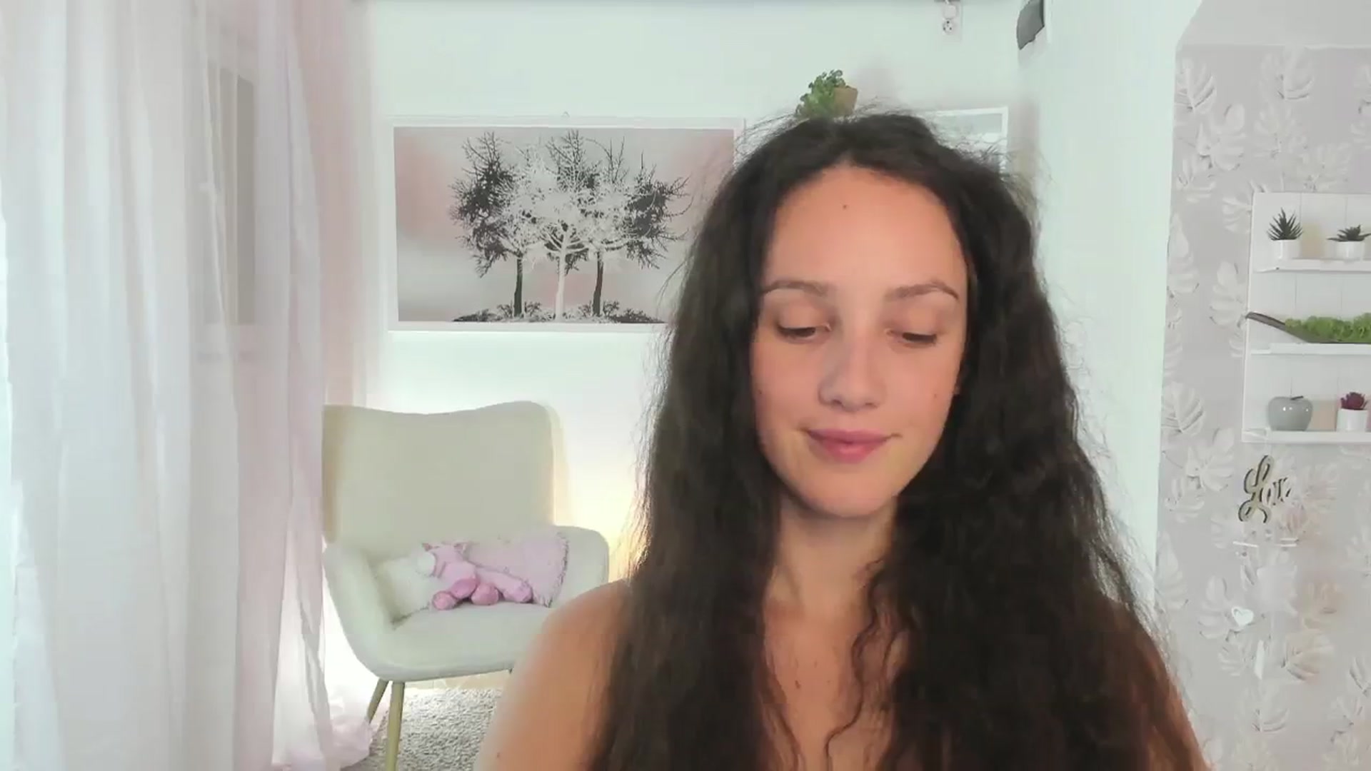 Gallery image thumbnail from Sophie_Rain18's myfreecams stream on, 08/08/2023, 17:20 image 15 of 20