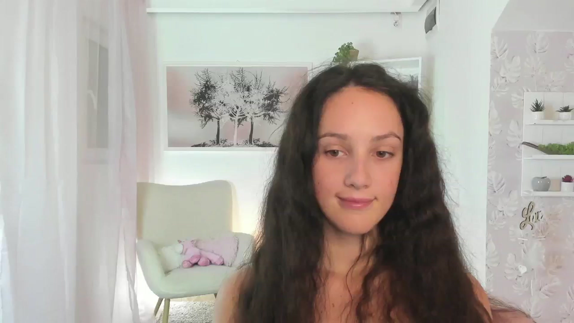 Gallery image thumbnail from Sophie_Rain18's myfreecams stream on, 08/08/2023, 17:20 image 18 of 20