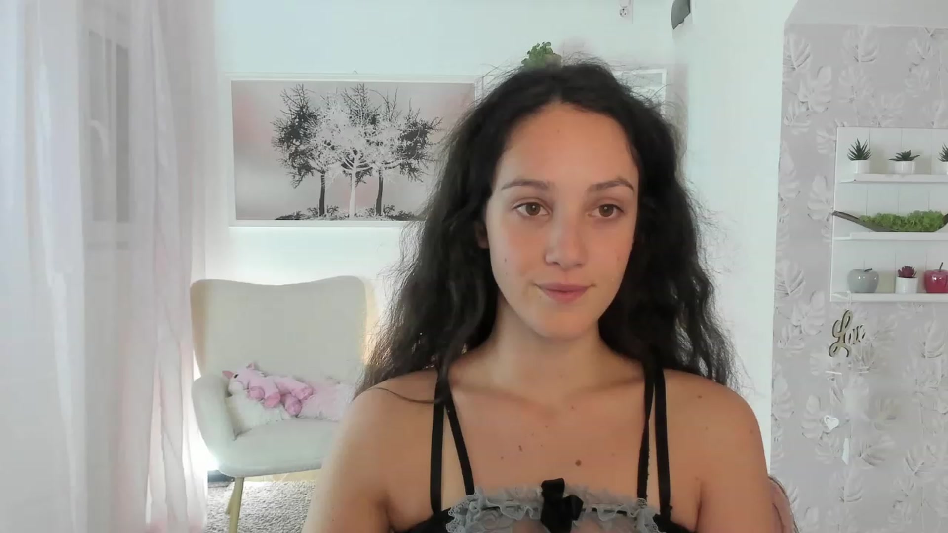 Gallery image thumbnail from Sophie_Rain18's myfreecams stream on, 08/09/2023, 16:25 image 13 of 20