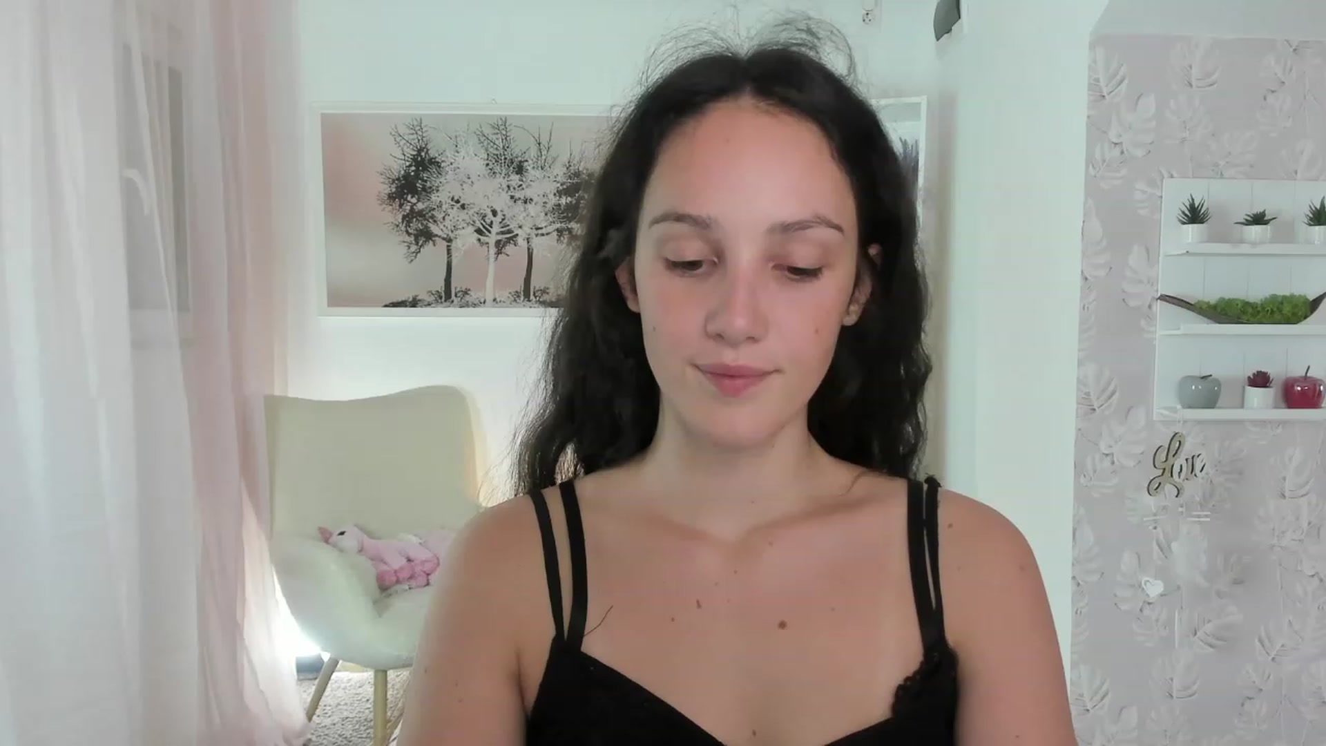 Gallery image thumbnail from Sophie_Rain18's myfreecams stream on, 08/10/2023, 14:05 image 4 of 20