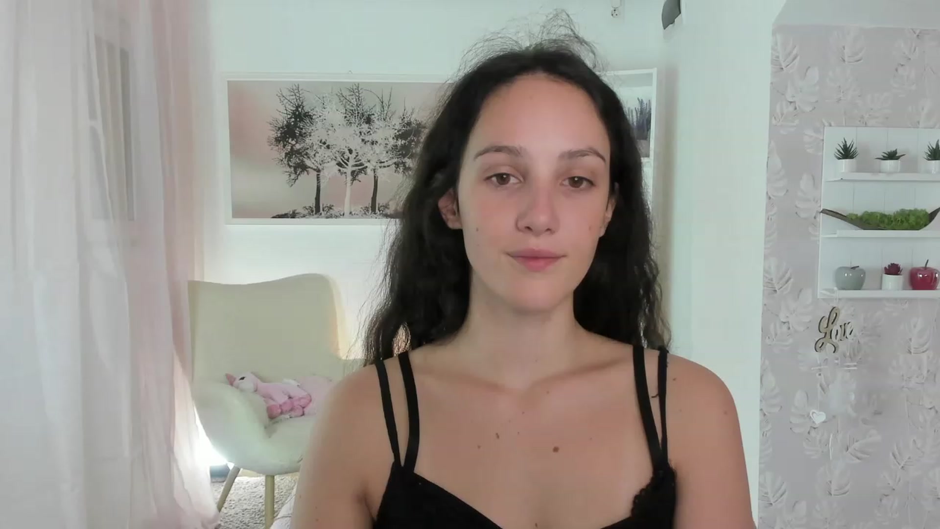 Gallery image thumbnail from Sophie_Rain18's myfreecams stream on, 08/10/2023, 14:05 image 9 of 20