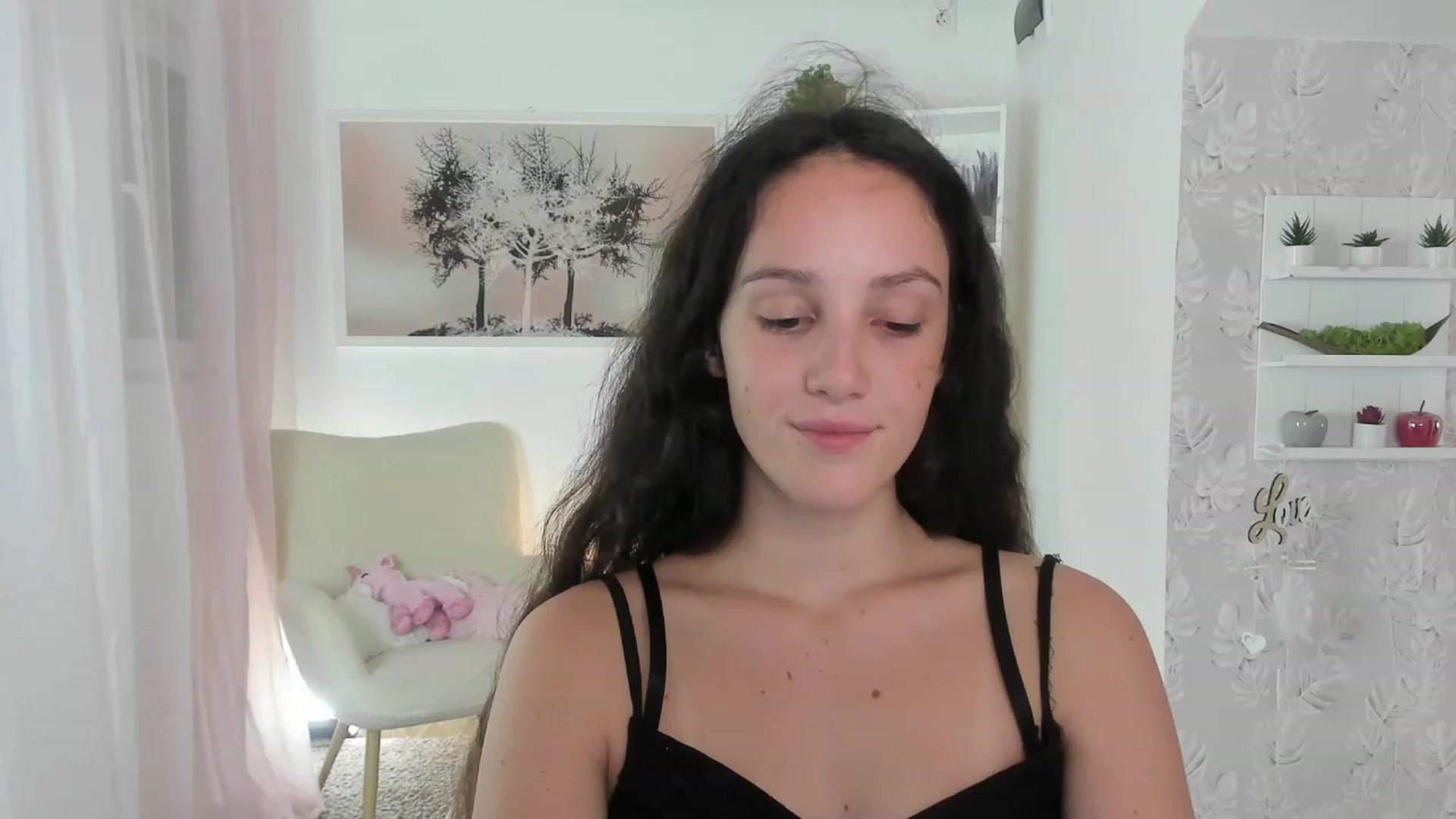 Gallery image thumbnail from Sophie_Rain18's myfreecams stream on, 08/10/2023, 16:19 image 6 of 20