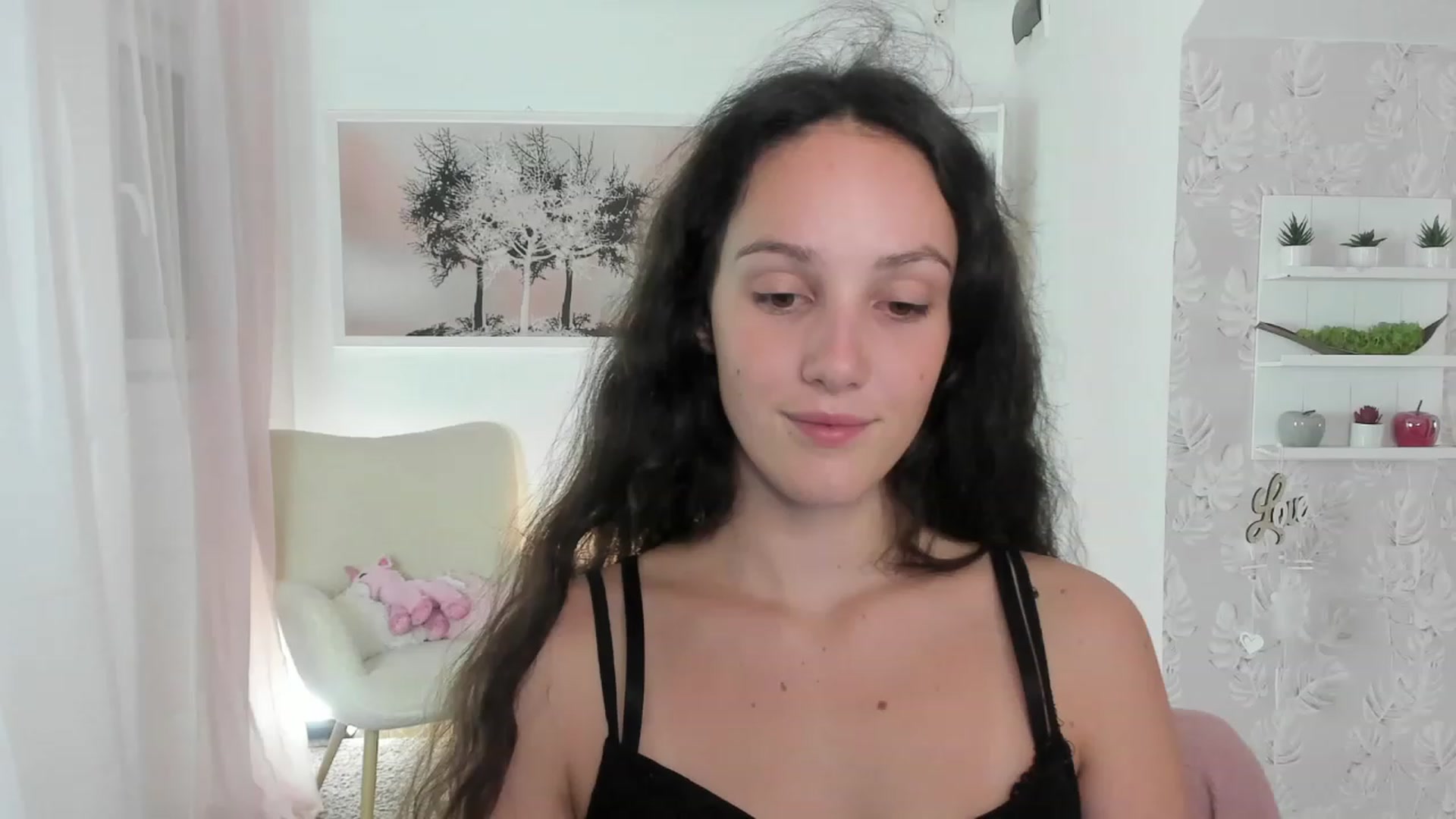 Gallery image thumbnail from Sophie_Rain18's myfreecams stream on, 08/10/2023, 16:19 image 16 of 20