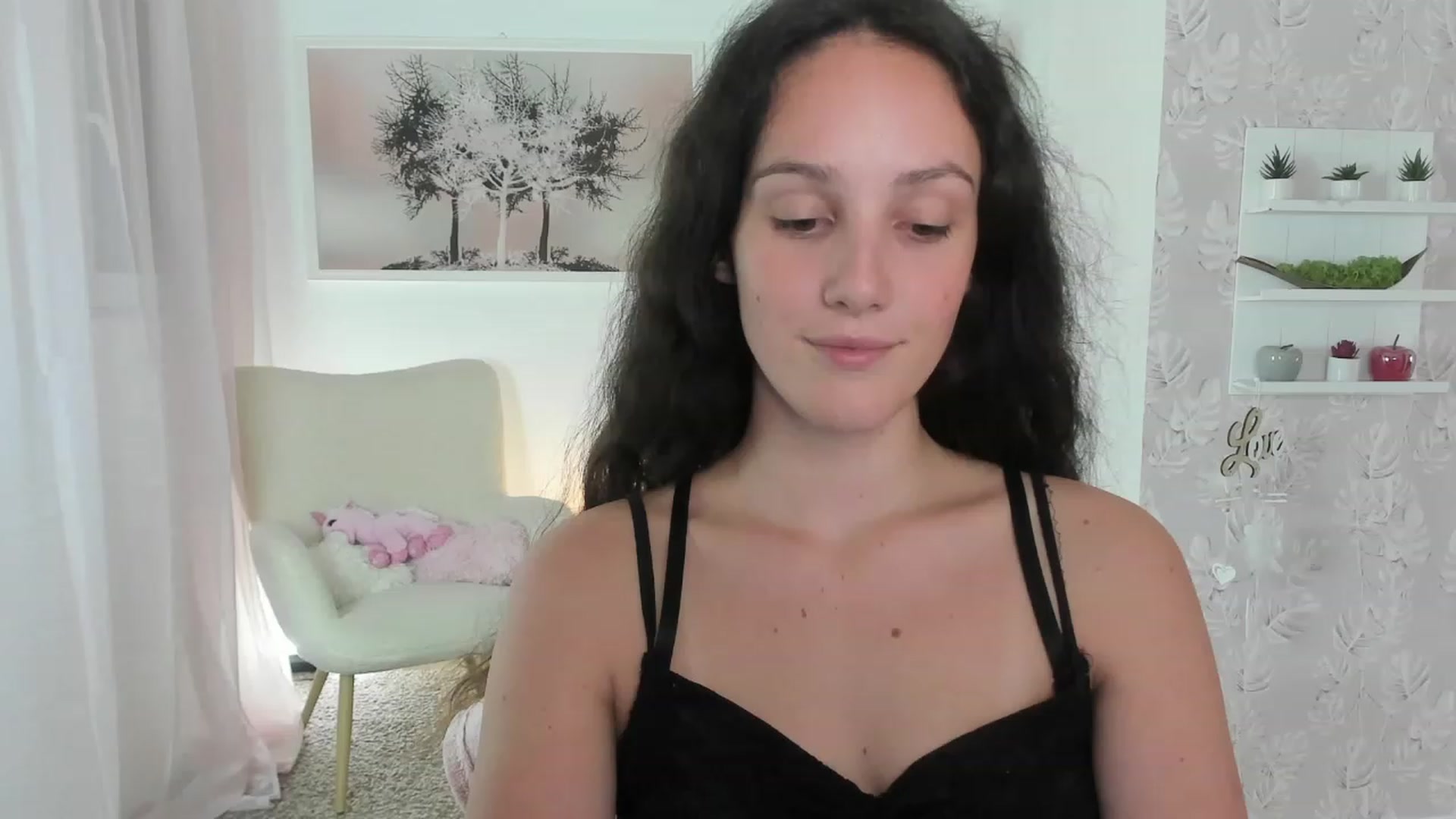 Gallery image thumbnail from Sophie_Rain18's myfreecams stream on, 08/10/2023, 17:29 image 19 of 20
