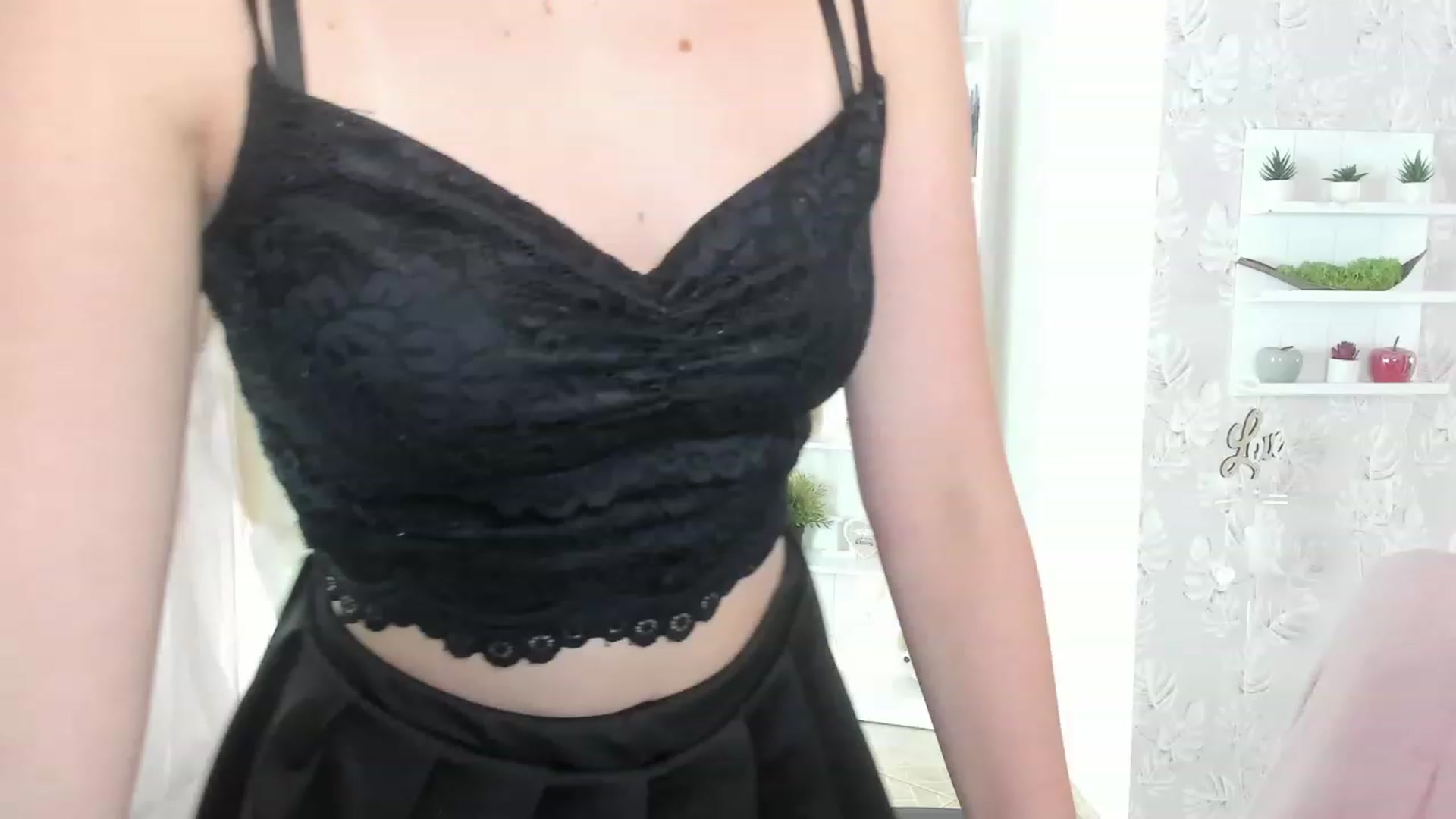 Gallery image thumbnail from Sophie_Rain18's myfreecams stream on, 08/10/2023, 17:29 image 5 of 20