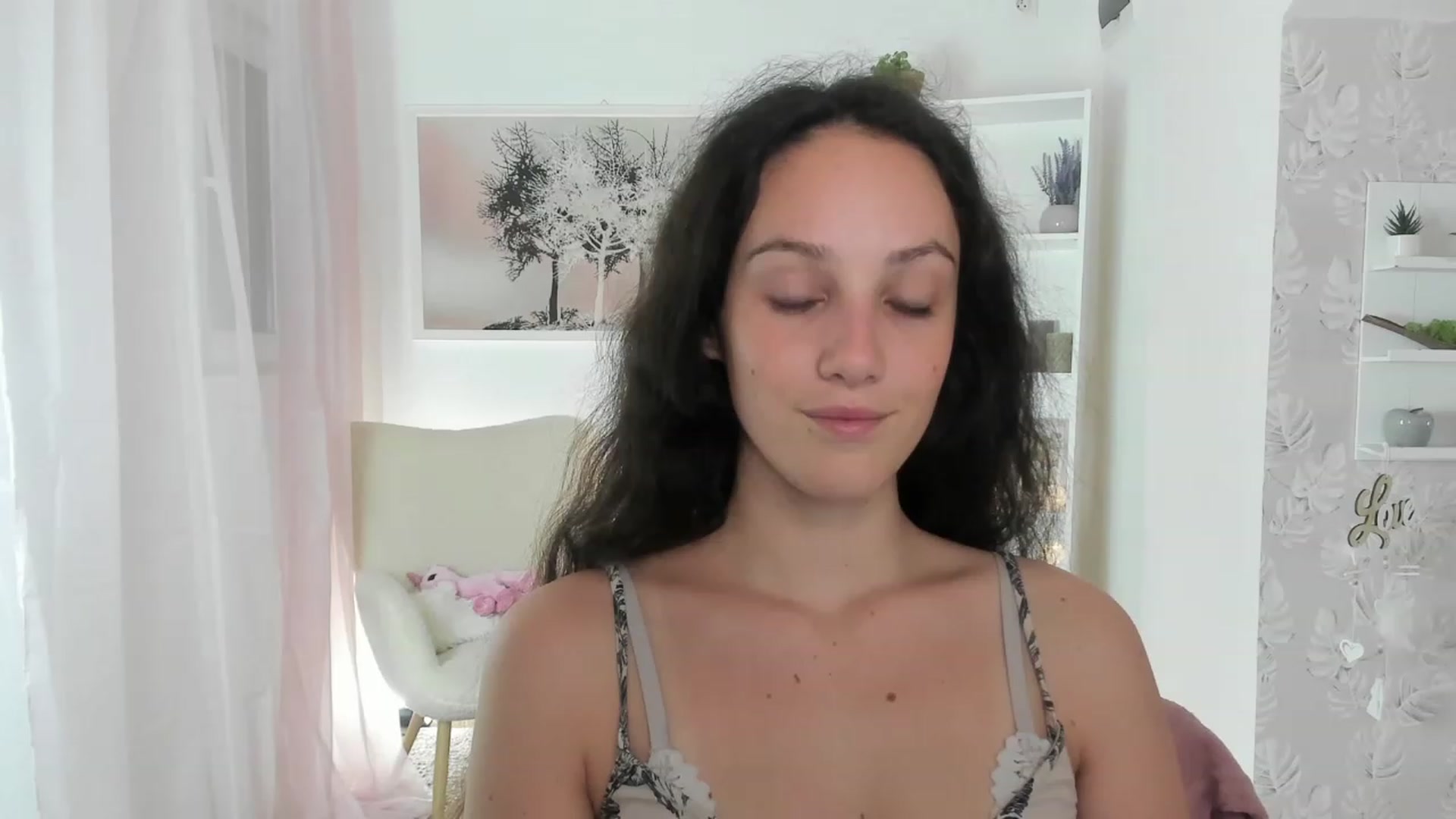 Gallery image thumbnail from Sophie_Rain18's myfreecams stream on, 08/11/2023, 15:59 image 4 of 20