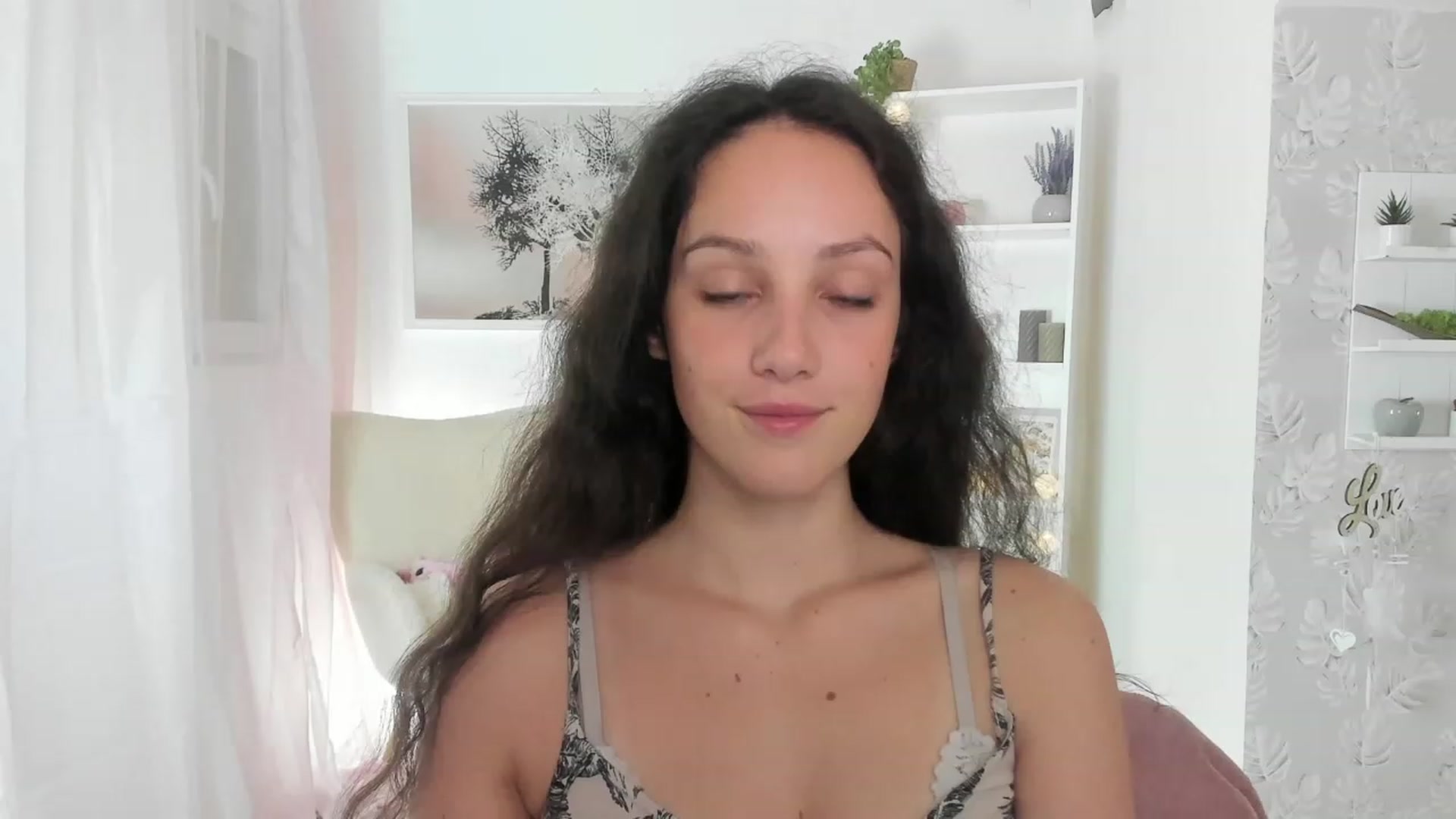 Gallery image thumbnail from Sophie_Rain18's myfreecams stream on, 08/11/2023, 17:06 image 12 of 20