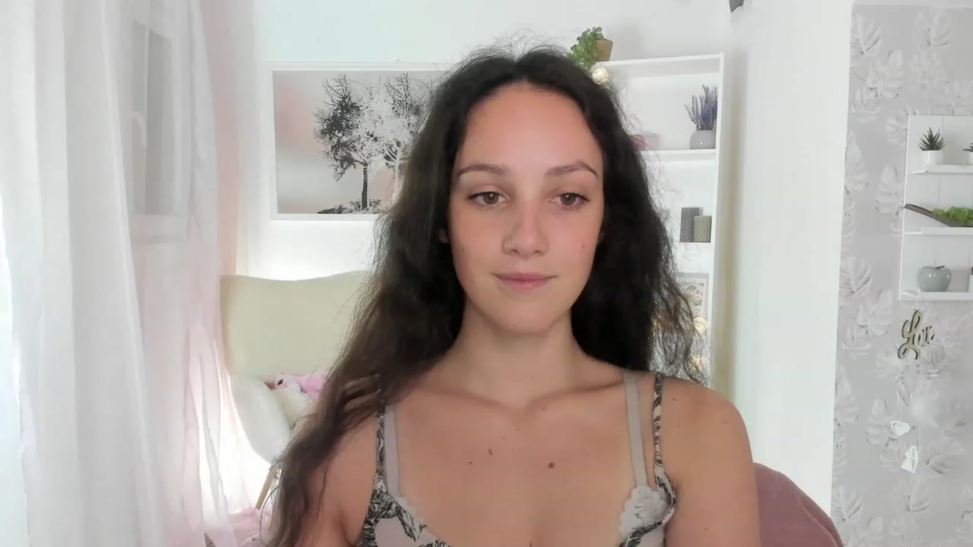 Gallery image thumbnail from Sophie_Rain18's myfreecams stream on, 08/11/2023, 17:06 image 14 of 20
