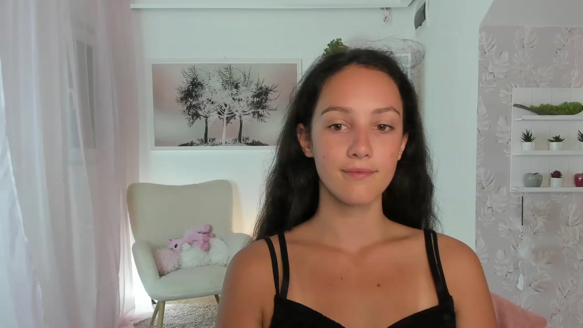 Gallery image thumbnail from Sophie_Rain18's myfreecams stream on, 08/29/2023, 14:17 image 4 of 20