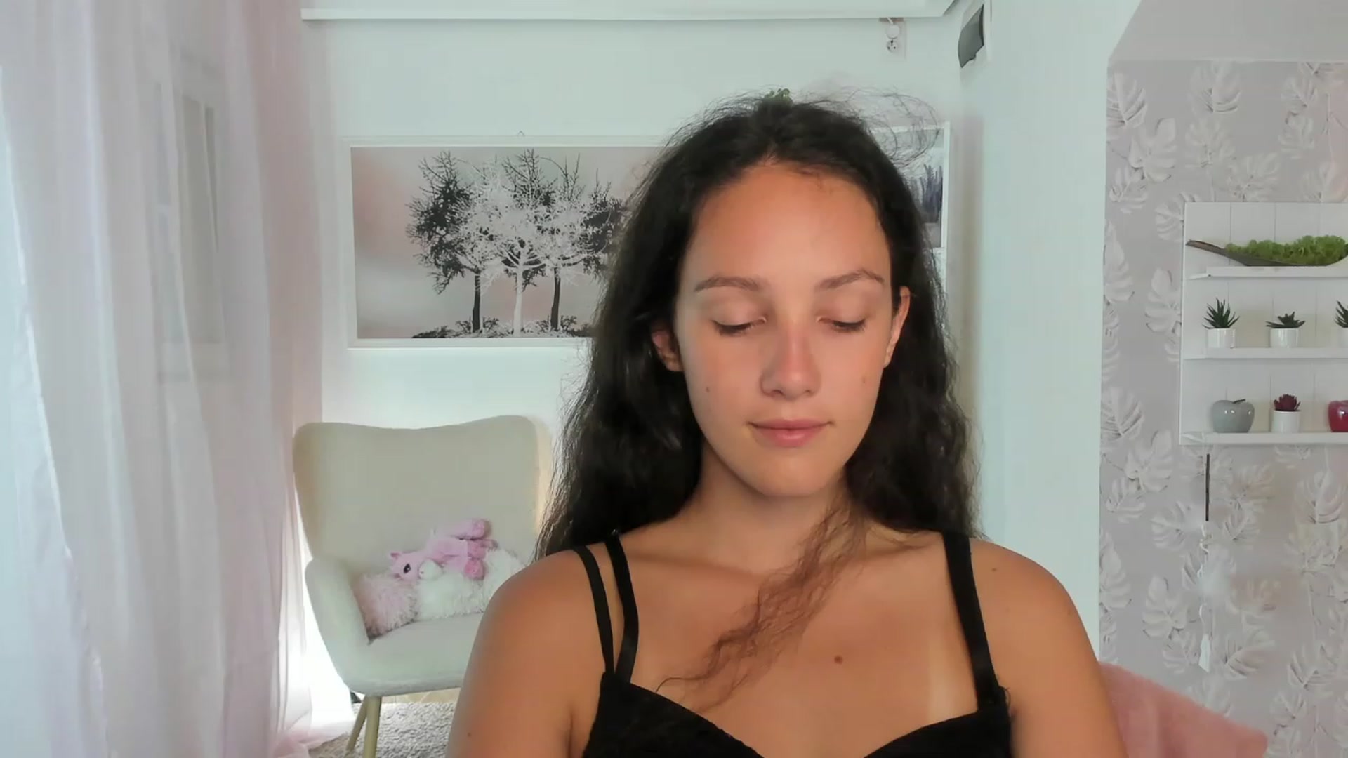 Gallery image thumbnail from Sophie_Rain18's myfreecams stream on, 08/29/2023, 14:17 image 1 of 20