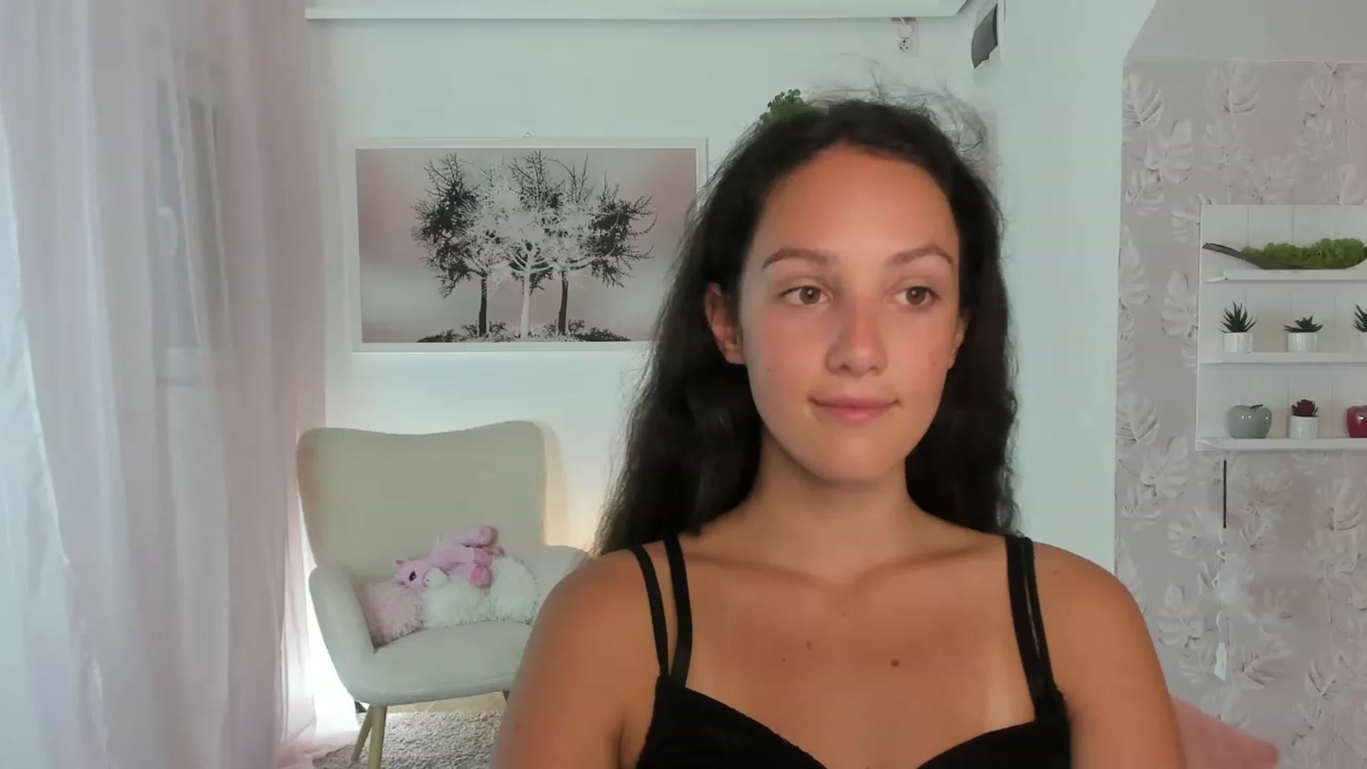 Gallery image thumbnail from Sophie_Rain18's myfreecams stream on, 08/29/2023, 14:17 image 5 of 20