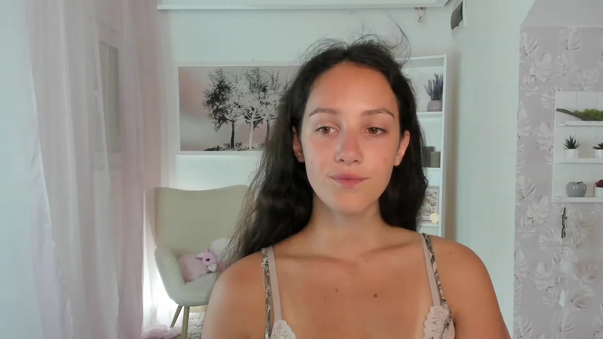 Gallery image thumbnail from Sophie_Rain18's myfreecams stream on, 08/30/2023, 14:32 image 6 of 20