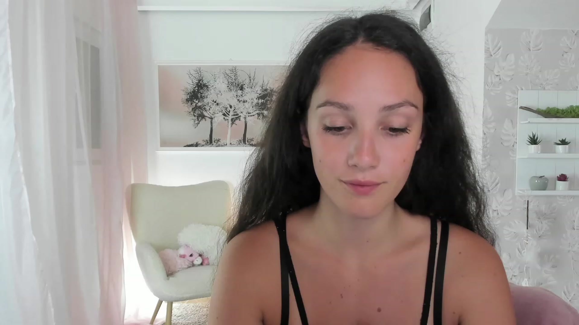 Gallery image thumbnail from Sophie_Rain18's myfreecams stream on, 08/31/2023, 17:52 image 17 of 20