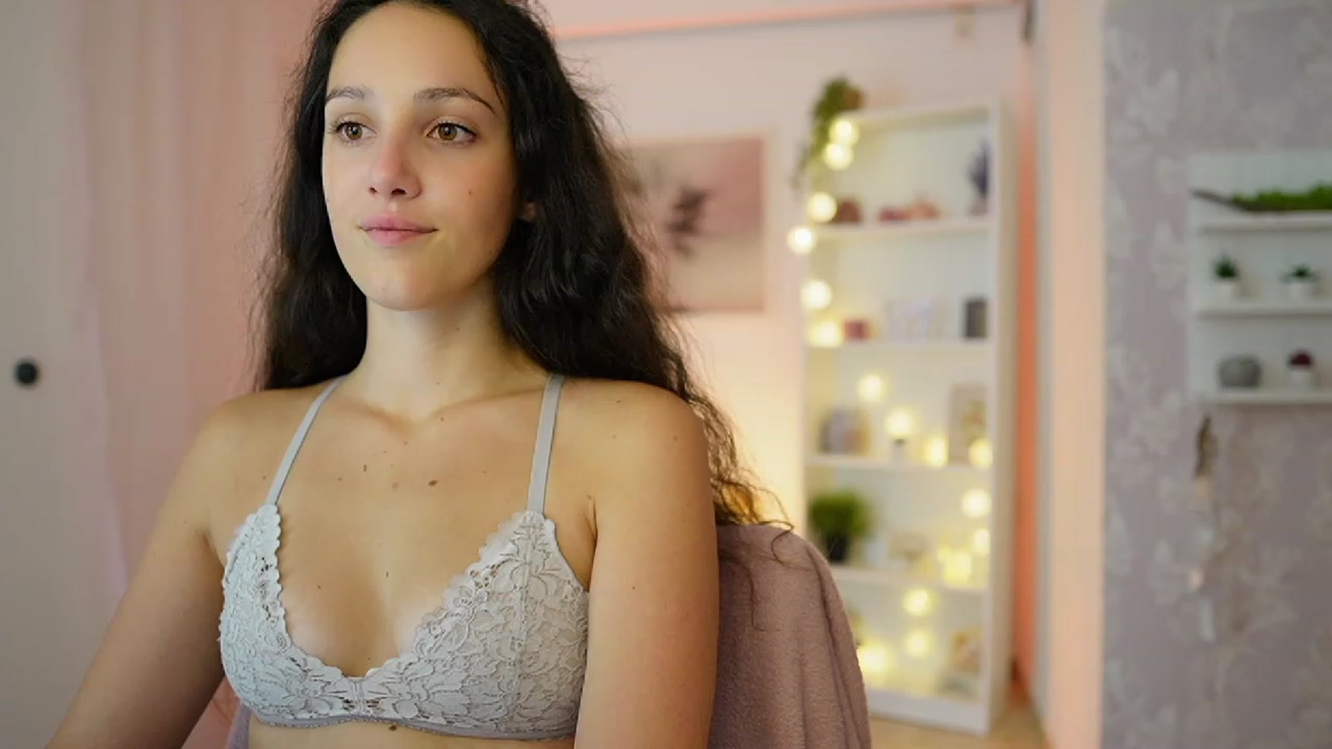 Gallery image thumbnail from Sophie_Rain18's myfreecams stream on, 09/08/2023, 14:26 image 20 of 20