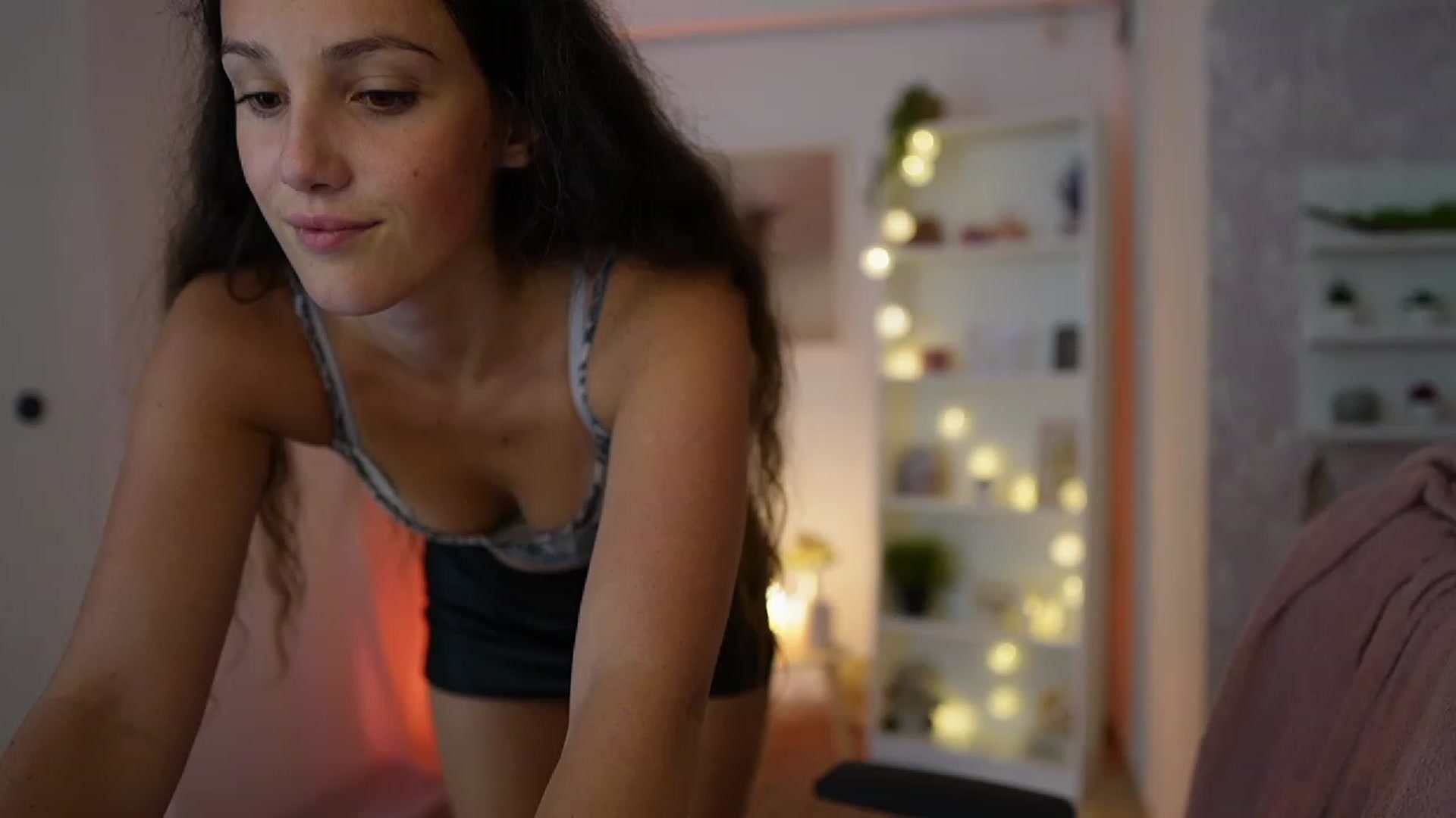 Gallery image thumbnail from Sophie_Rain18's myfreecams stream on, 09/08/2023, 15:45 image 3 of 20