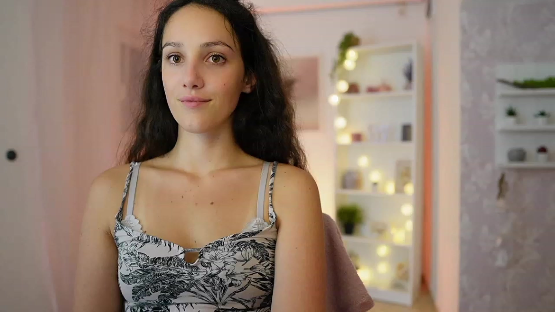 Gallery image thumbnail from Sophie_Rain18's myfreecams stream on, 09/08/2023, 16:38 image 2 of 20