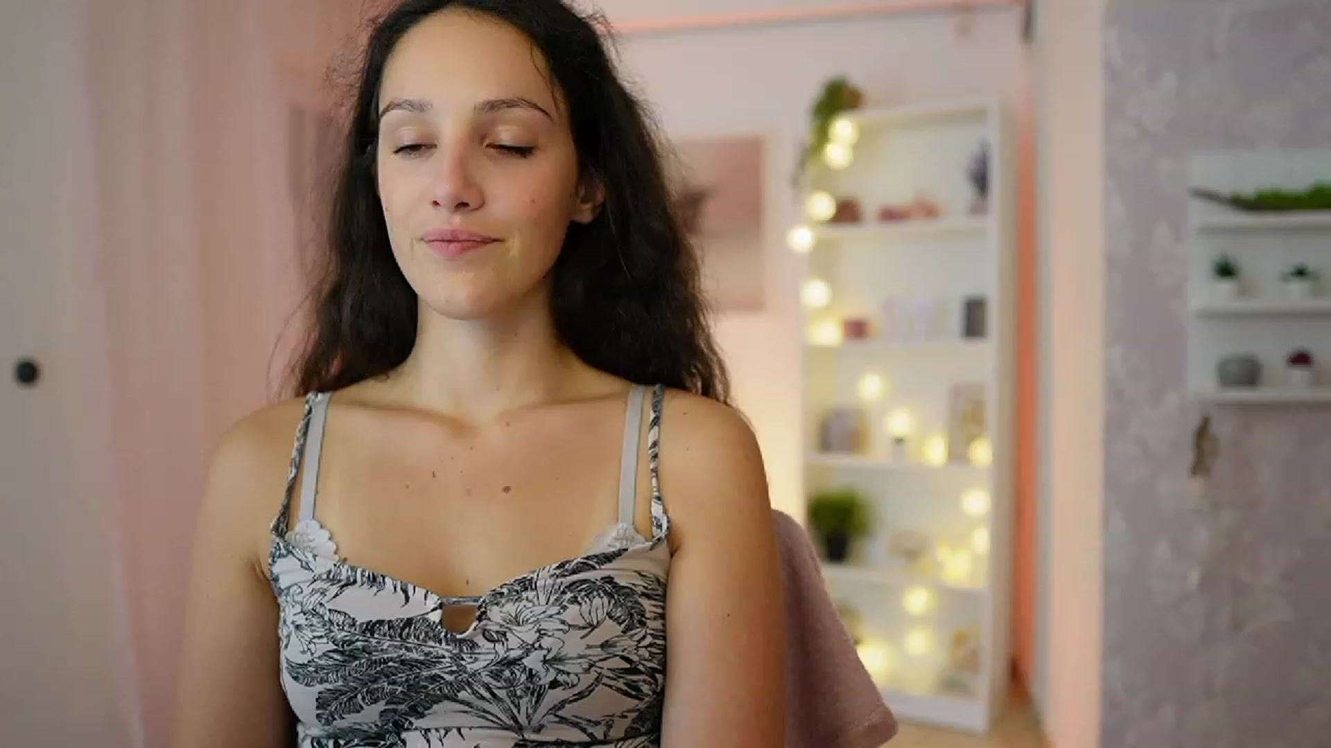 Gallery image thumbnail from Sophie_Rain18's myfreecams stream on, 09/08/2023, 16:38 image 6 of 20