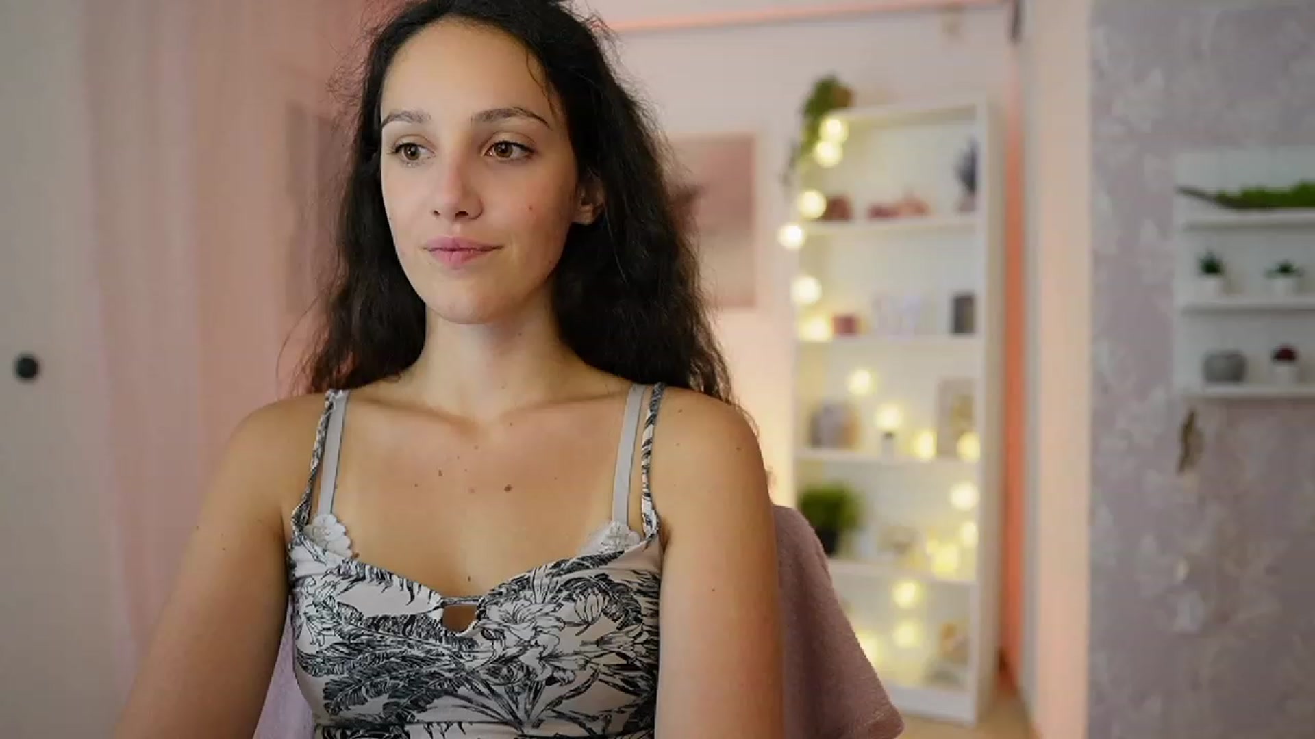Gallery image thumbnail from Sophie_Rain18's myfreecams stream on, 09/08/2023, 16:38 image 7 of 20