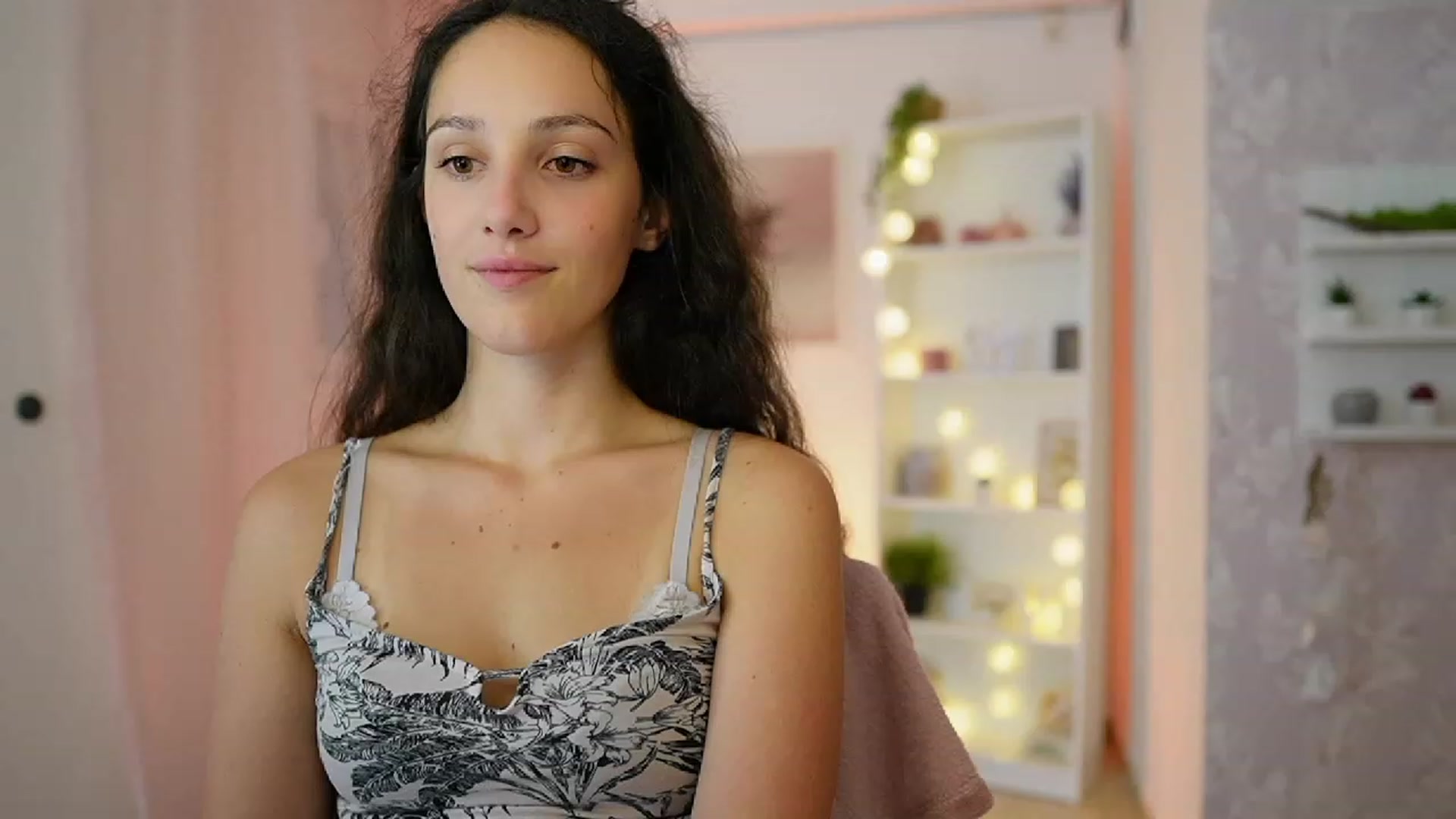 Gallery image thumbnail from Sophie_Rain18's myfreecams stream on, 09/08/2023, 16:38 image 8 of 20