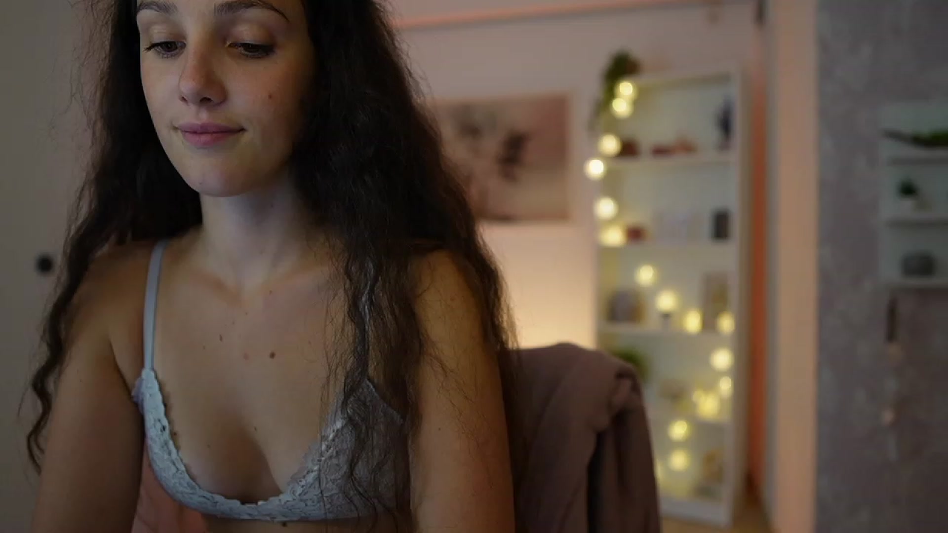 Gallery image thumbnail from Sophie_Rain18's myfreecams stream on, 09/08/2023, 17:55 image 19 of 20
