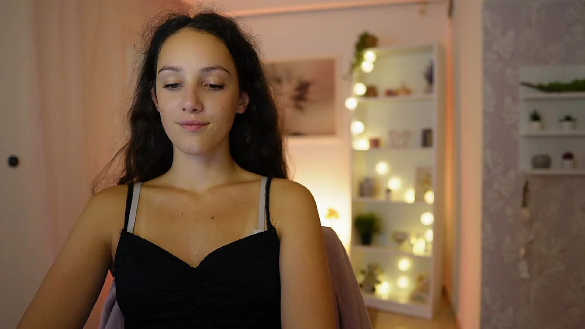 Gallery image thumbnail from Sophie_Rain18's myfreecams stream on, 09/11/2023, 17:07 image 11 of 20
