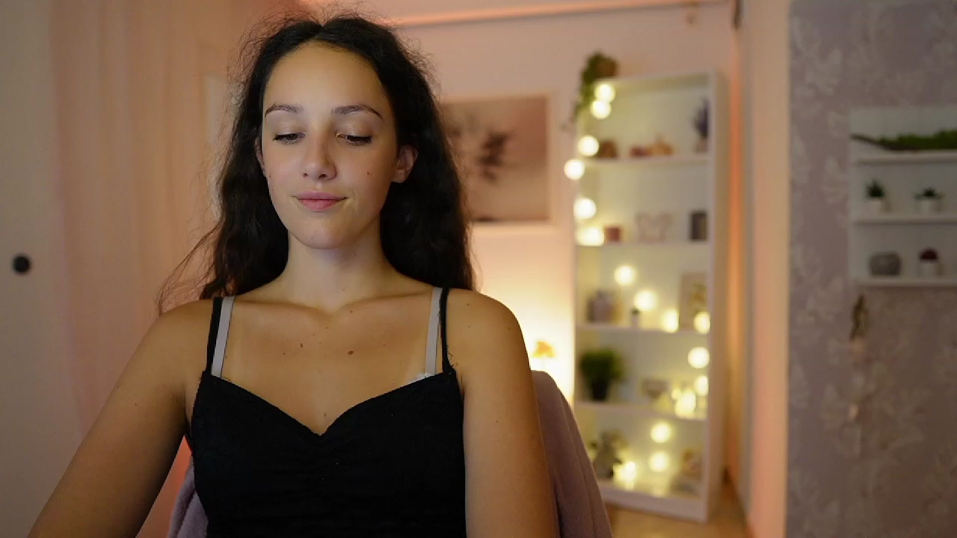 Gallery image thumbnail from Sophie_Rain18's myfreecams stream on, 09/11/2023, 17:07 image 10 of 20