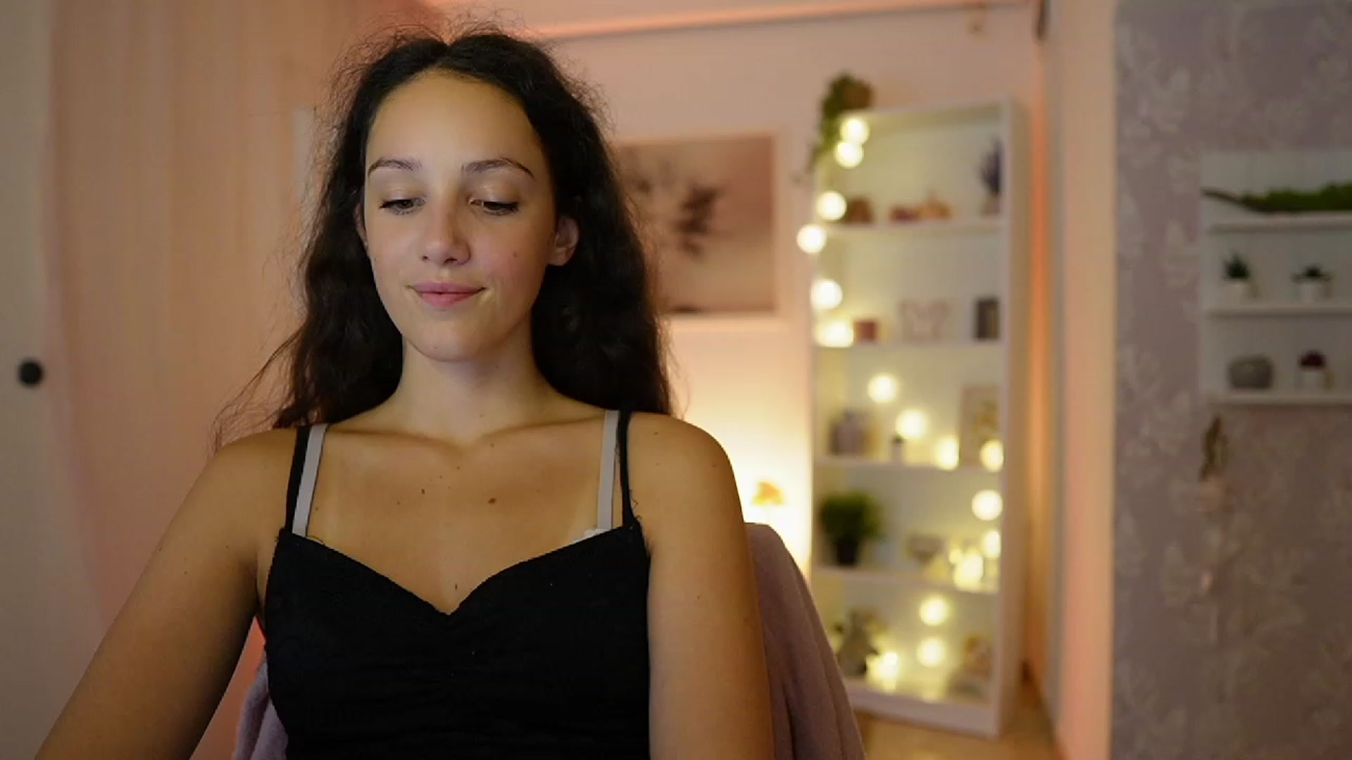 Gallery image thumbnail from Sophie_Rain18's myfreecams stream on, 09/11/2023, 17:07 image 12 of 20