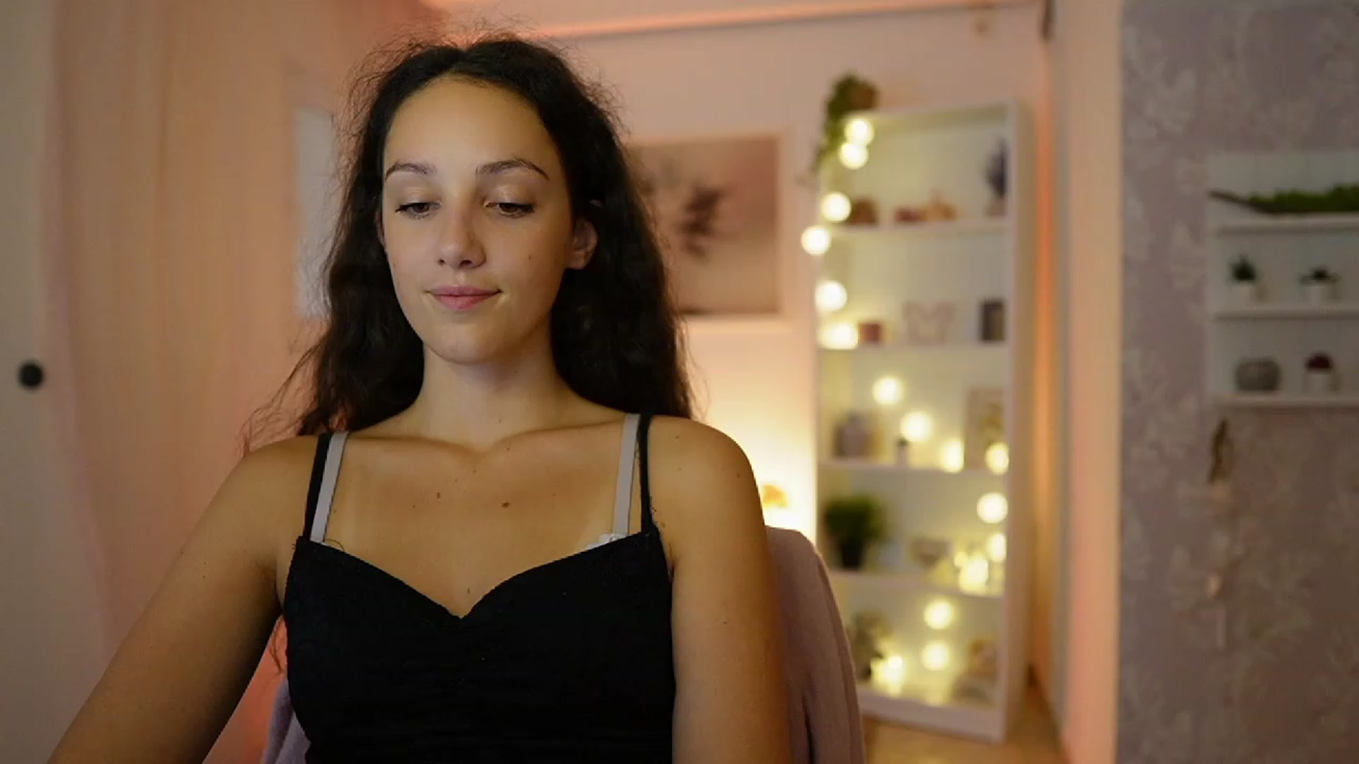 Gallery image thumbnail from Sophie_Rain18's myfreecams stream on, 09/11/2023, 17:07 image 14 of 20