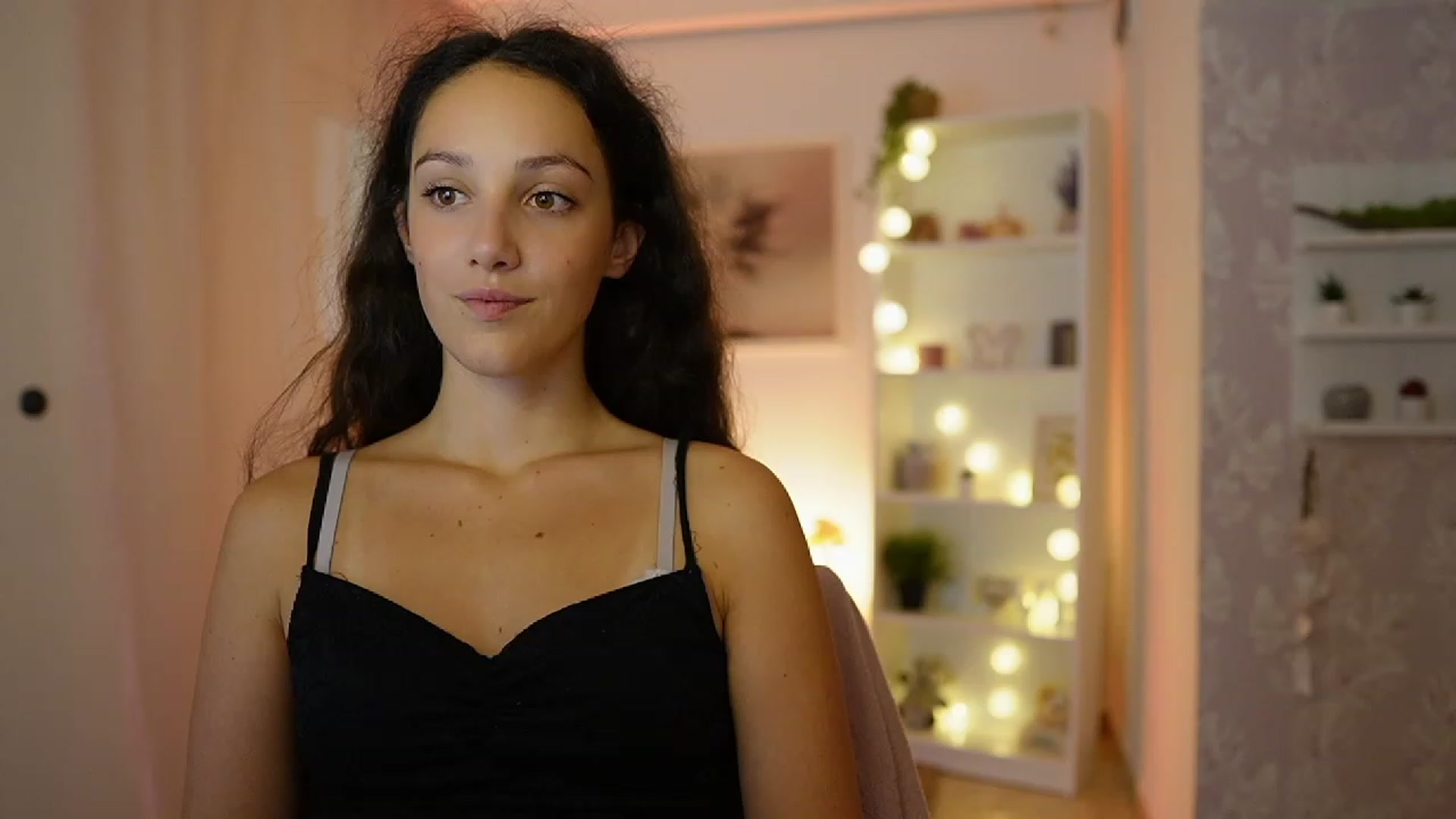 Gallery image thumbnail from Sophie_Rain18's myfreecams stream on, 09/11/2023, 17:07 image 9 of 20