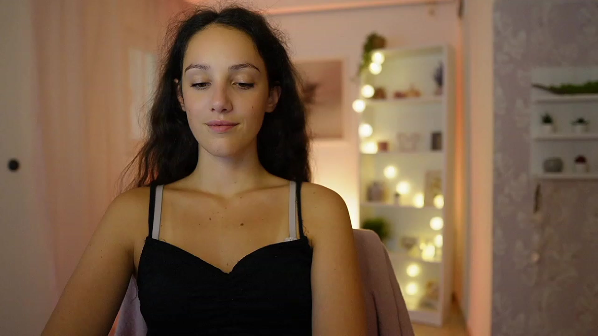 Gallery image thumbnail from Sophie_Rain18's myfreecams stream on, 09/11/2023, 17:07 image 6 of 20