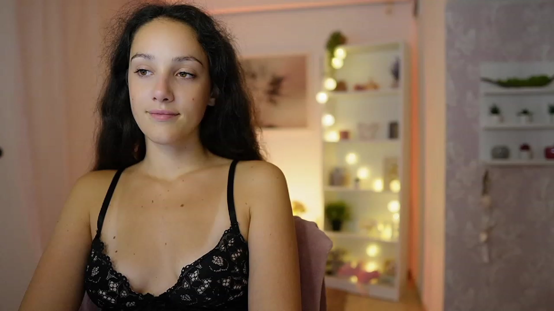 Gallery image thumbnail from Sophie_Rain18's myfreecams stream on, 09/12/2023, 14:56 image 10 of 20