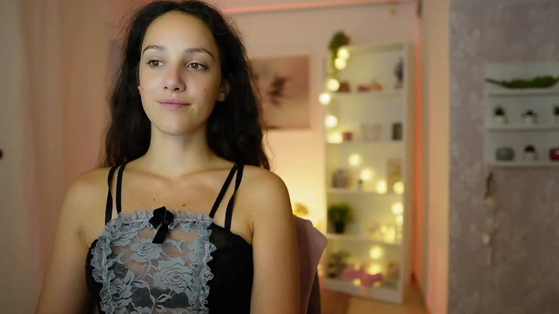 Gallery image thumbnail from Sophie_Rain18's myfreecams stream on, 09/12/2023, 14:56 image 5 of 20