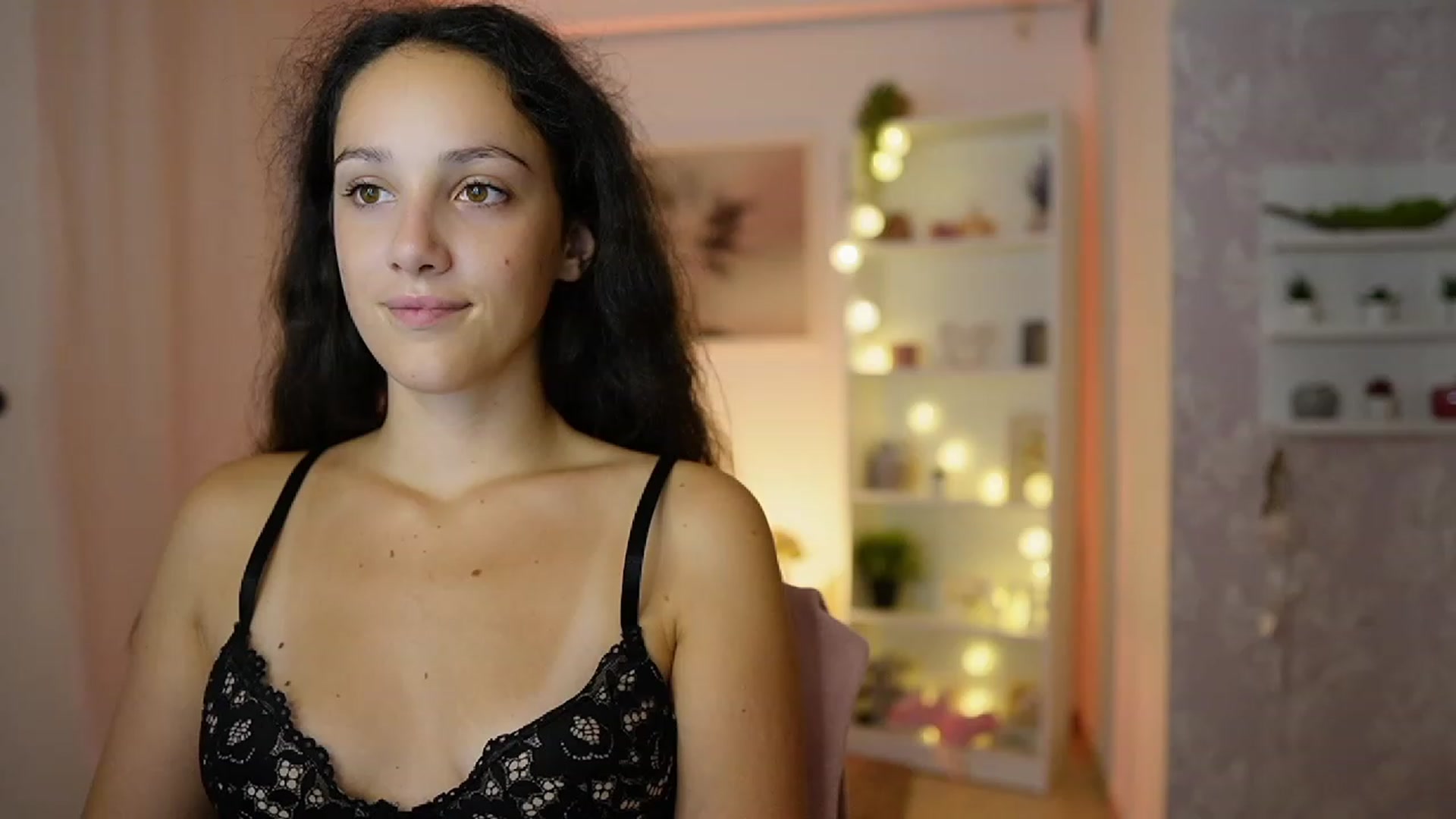 Gallery image thumbnail from Sophie_Rain18's myfreecams stream on, 09/12/2023, 14:56 image 13 of 20
