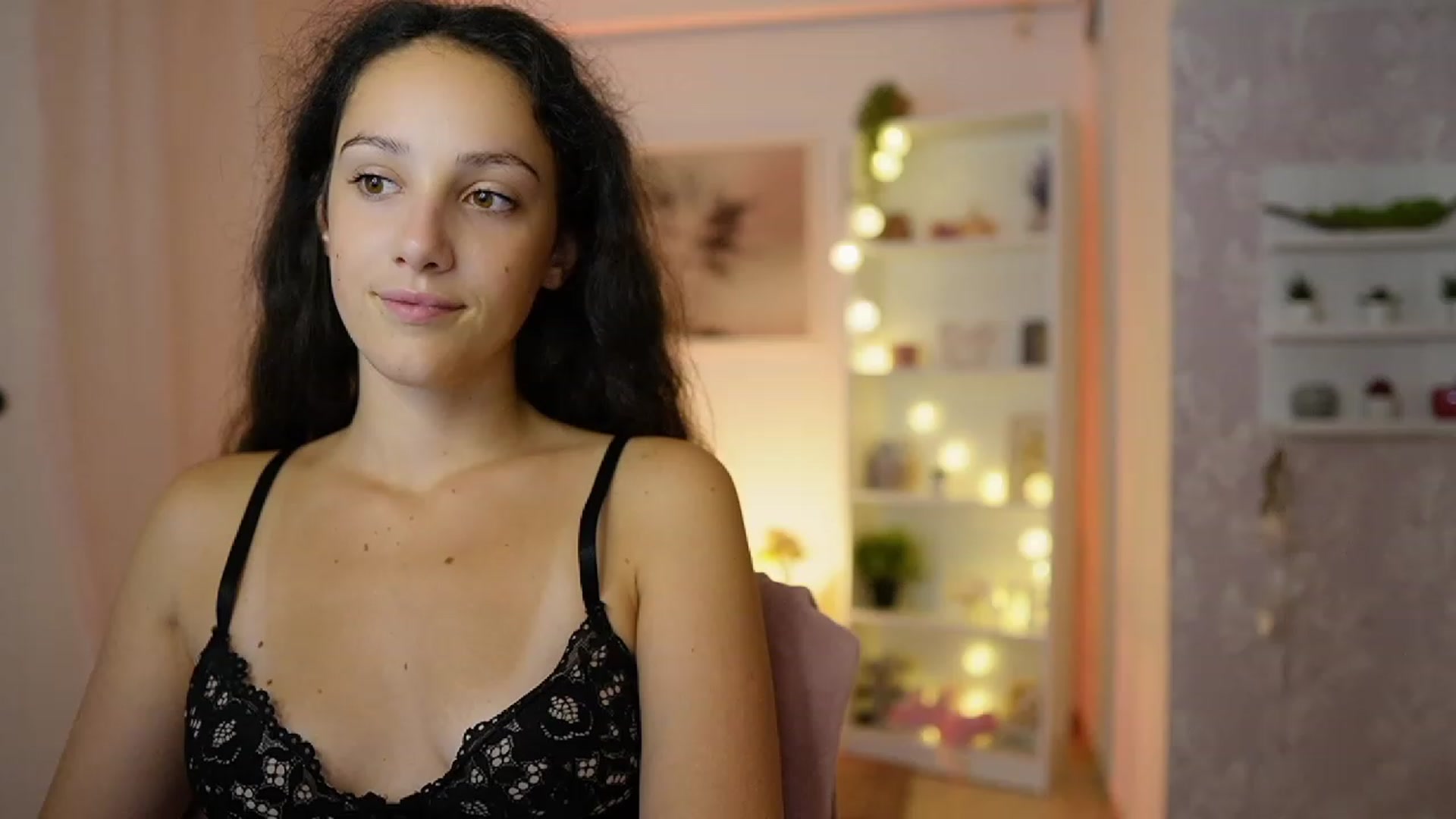 Gallery image thumbnail from Sophie_Rain18's myfreecams stream on, 09/12/2023, 14:56 image 12 of 20