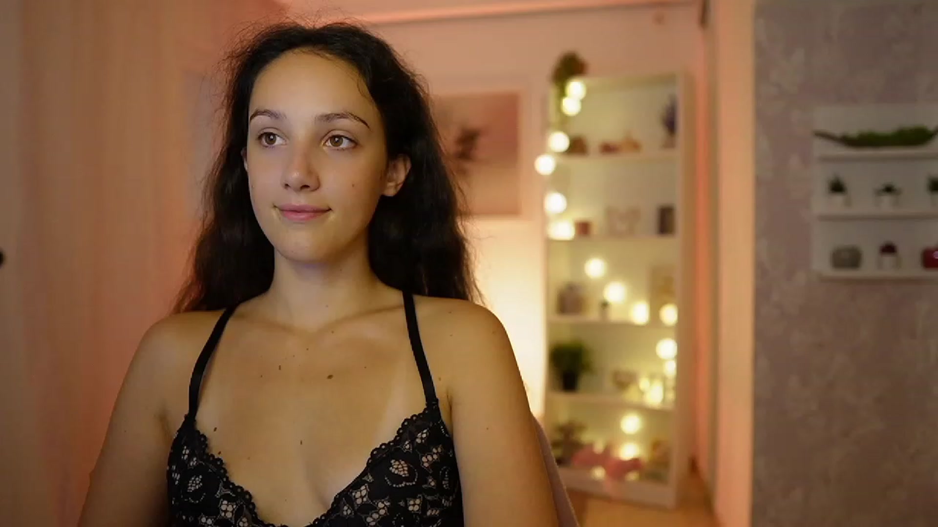 Gallery image thumbnail from Sophie_Rain18's myfreecams stream on, 09/14/2023, 14:17 image 15 of 20
