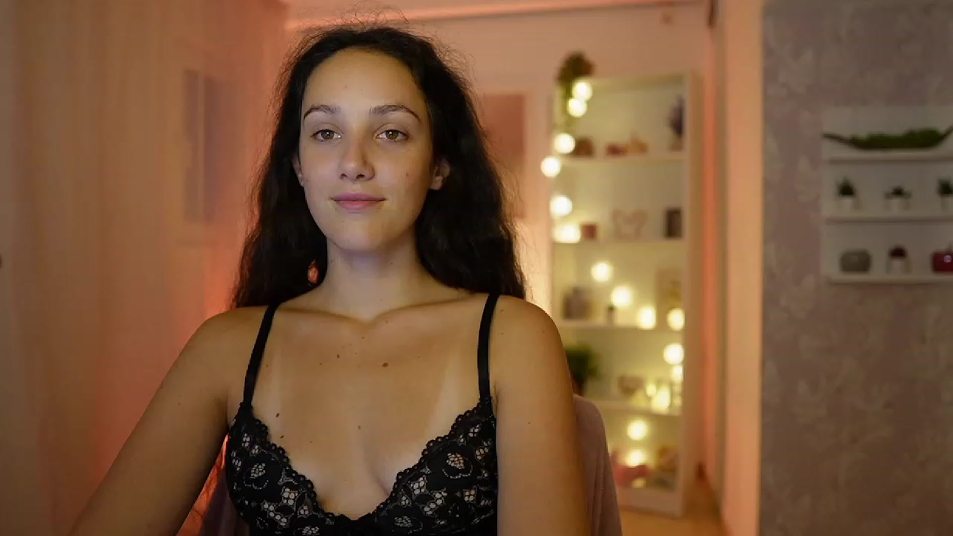 Gallery image thumbnail from Sophie_Rain18's myfreecams stream on, 09/14/2023, 15:45 image 17 of 20