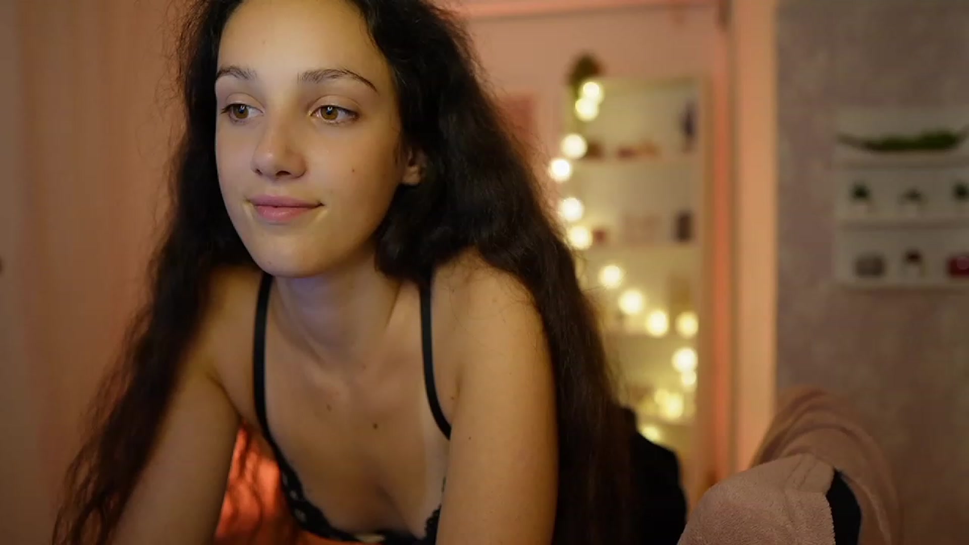 Gallery image thumbnail from Sophie_Rain18's myfreecams stream on, 09/14/2023, 15:45 image 16 of 20