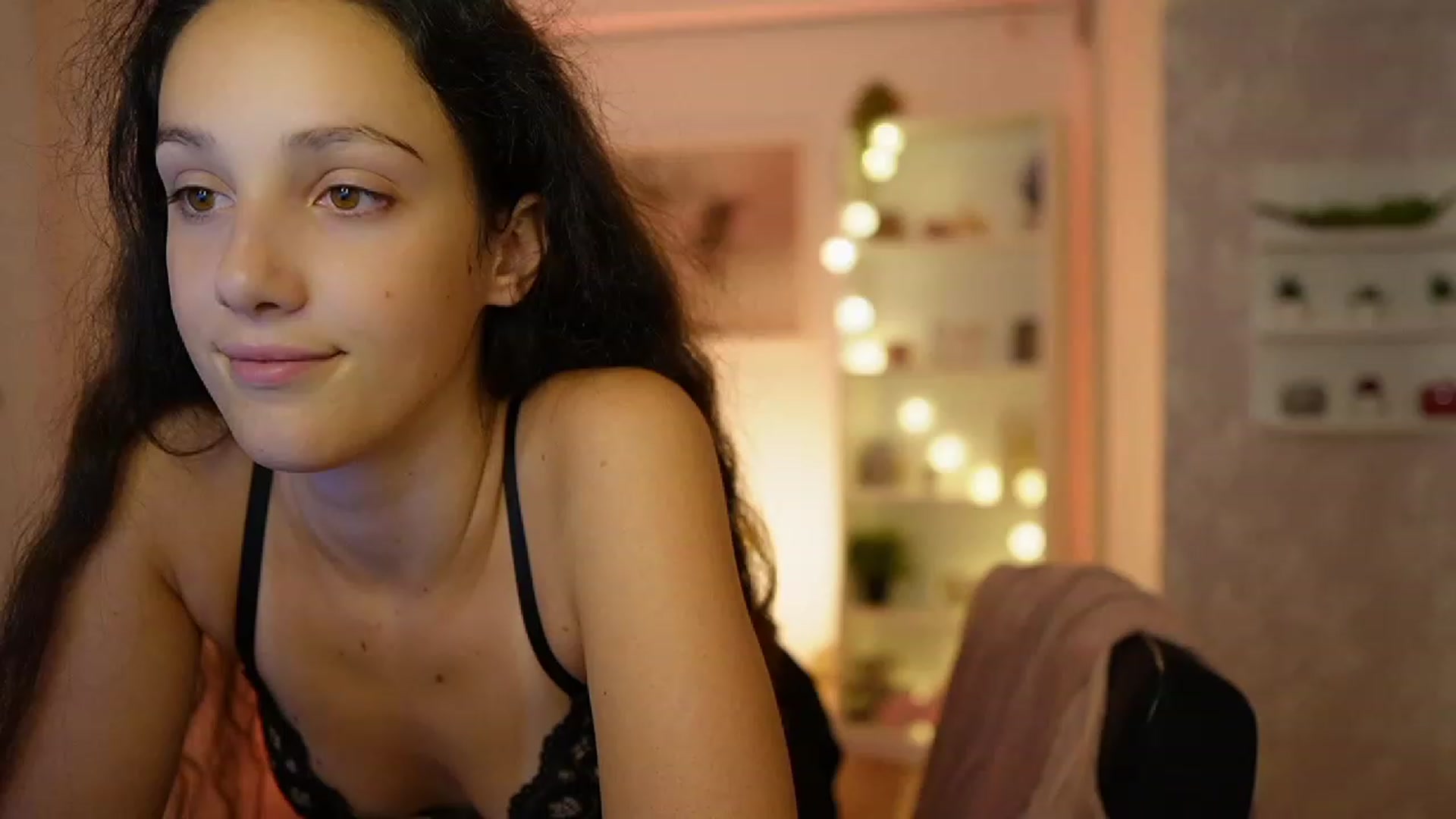 Gallery image thumbnail from Sophie_Rain18's myfreecams stream on, 09/14/2023, 17:36 image 10 of 20