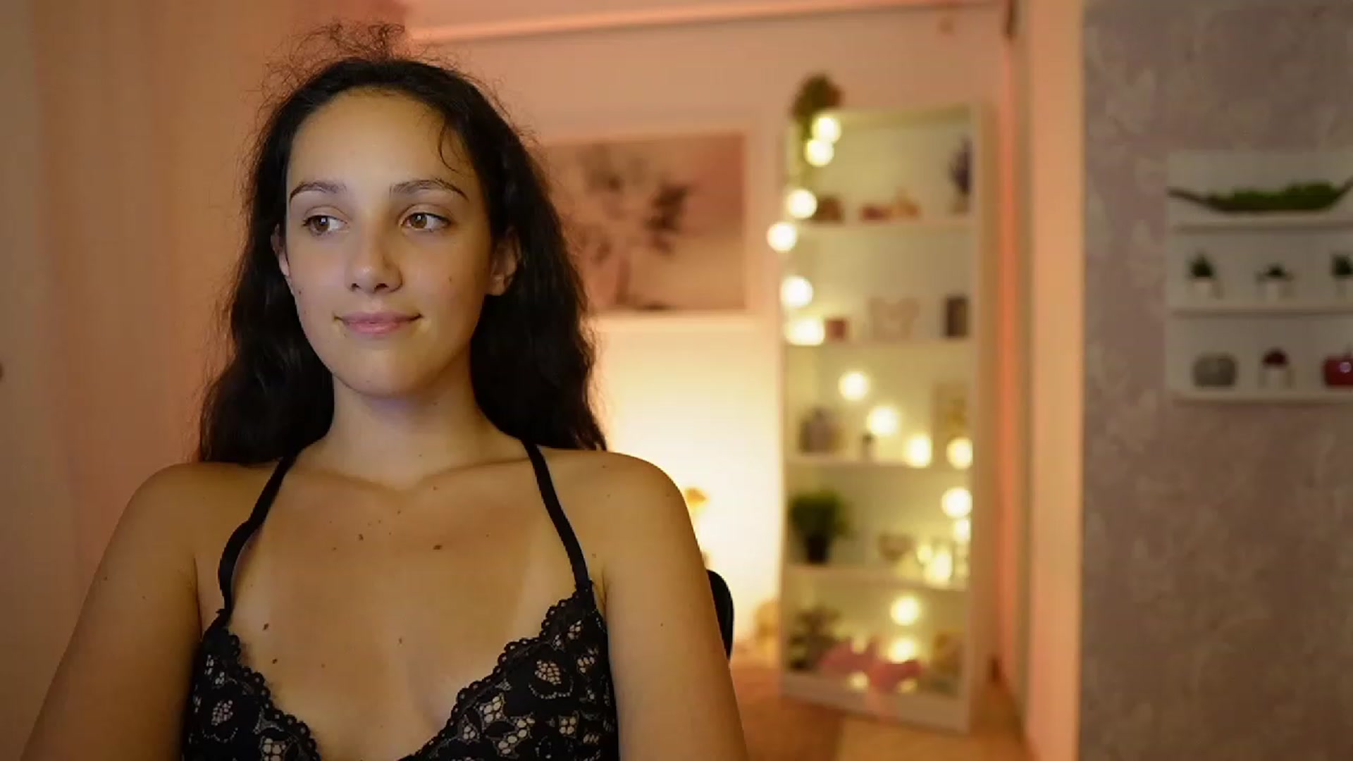 Gallery image thumbnail from Sophie_Rain18's myfreecams stream on, 09/14/2023, 17:36 image 16 of 20