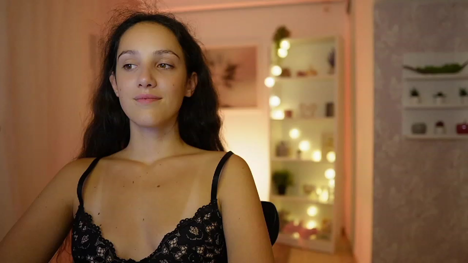 Gallery image thumbnail from Sophie_Rain18's myfreecams stream on, 09/14/2023, 17:36 image 4 of 20