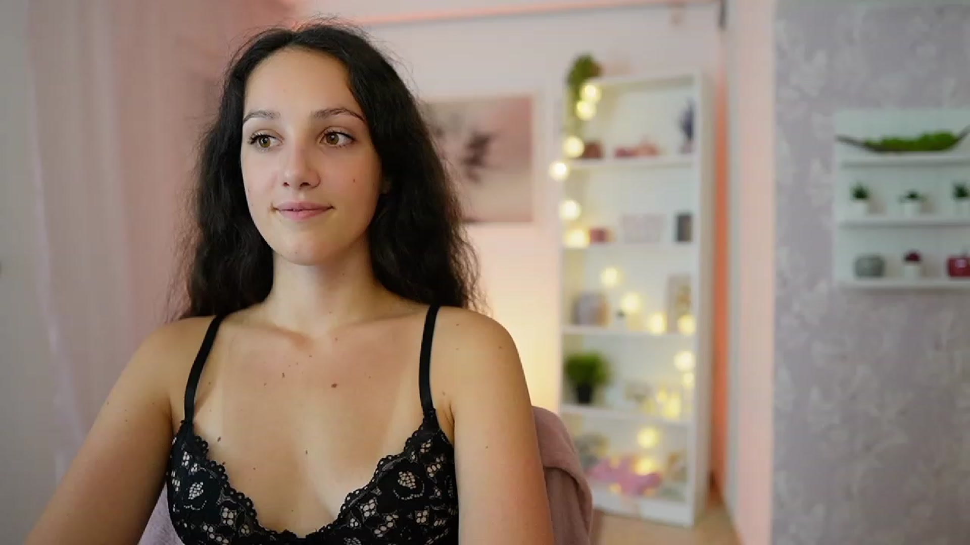 Gallery image thumbnail from Sophie_Rain18's myfreecams stream on, 09/15/2023, 14:34 image 6 of 20