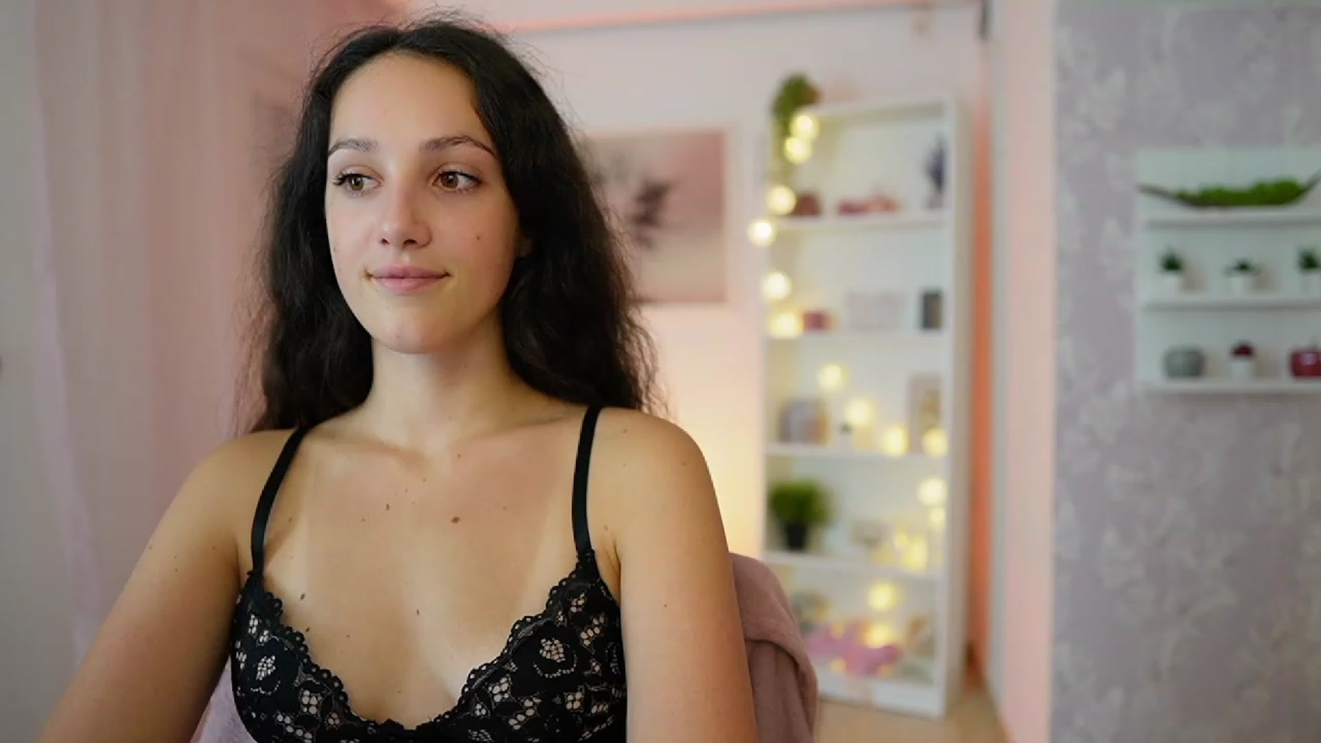 Gallery image thumbnail from Sophie_Rain18's myfreecams stream on, 09/15/2023, 14:34 image 5 of 20