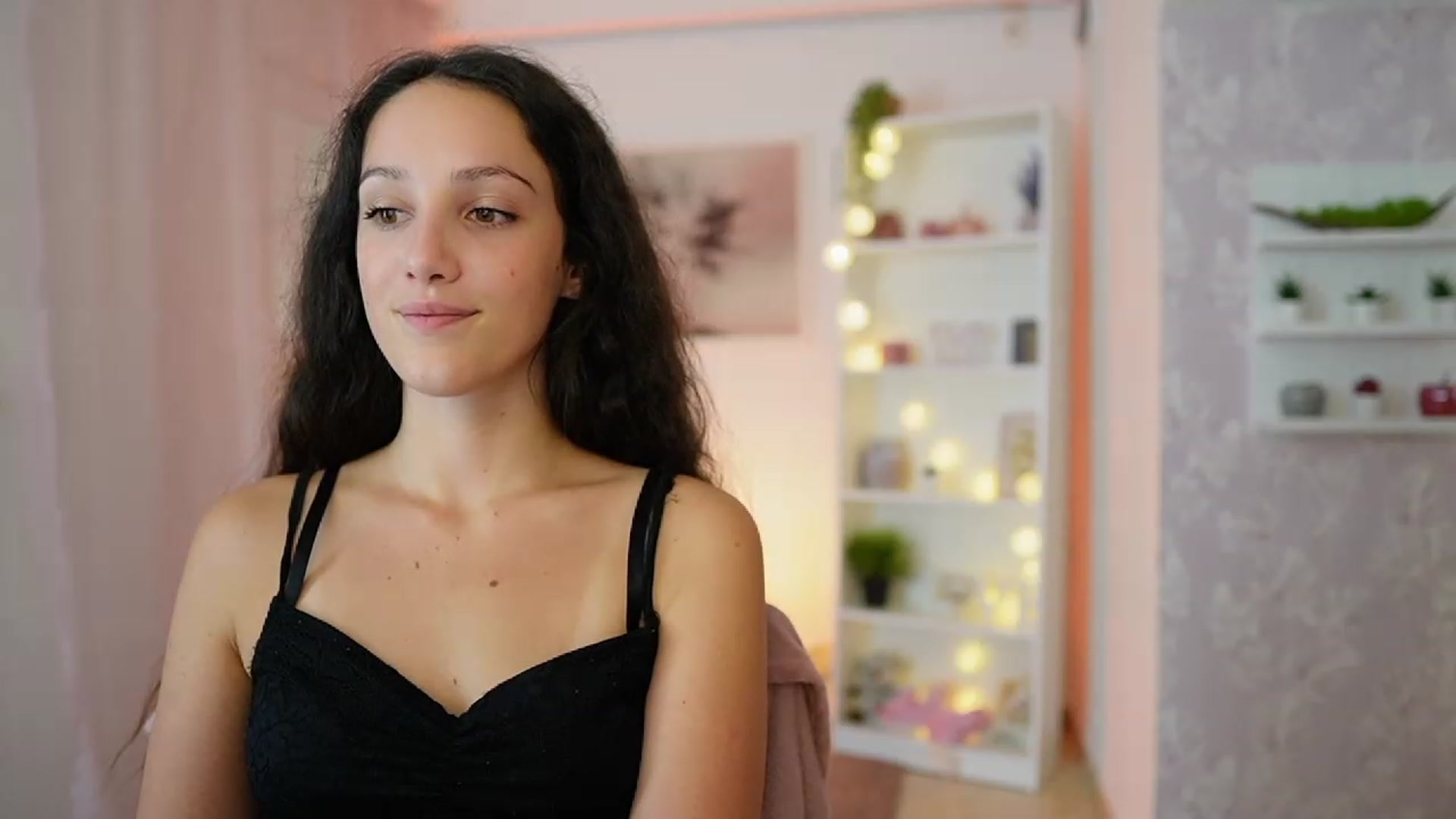 Gallery image thumbnail from Sophie_Rain18's myfreecams stream on, 09/15/2023, 16:37 image 11 of 20