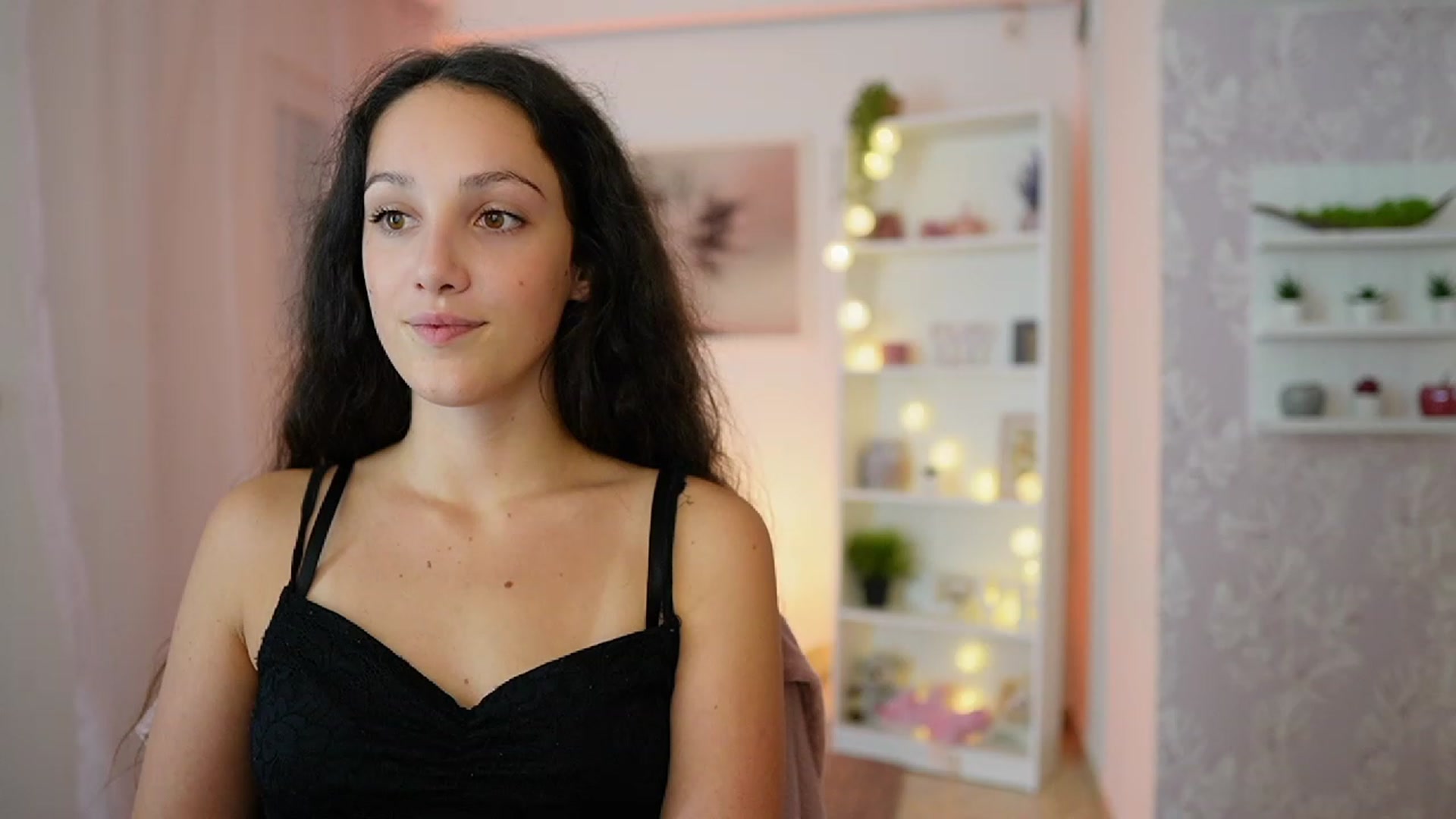 Gallery image thumbnail from Sophie_Rain18's myfreecams stream on, 09/15/2023, 16:37 image 9 of 20