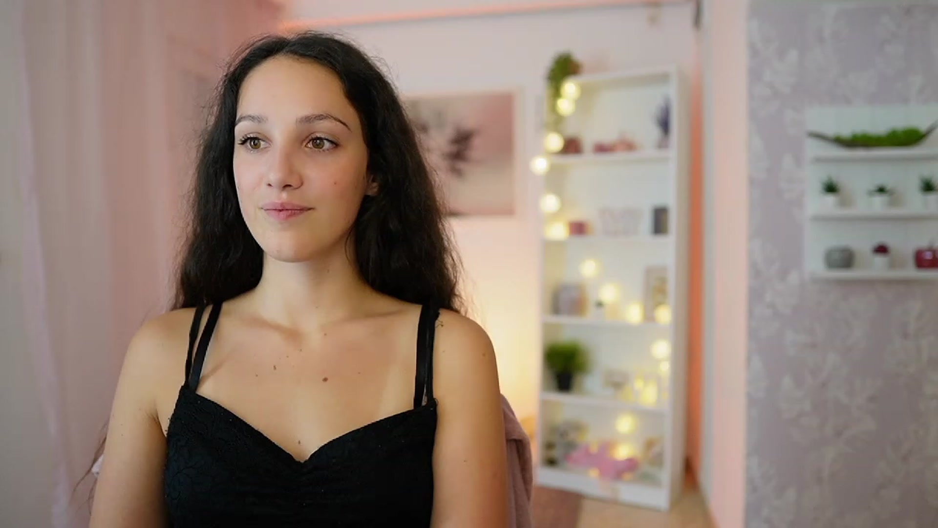 Gallery image thumbnail from Sophie_Rain18's myfreecams stream on, 09/15/2023, 16:37 image 13 of 20
