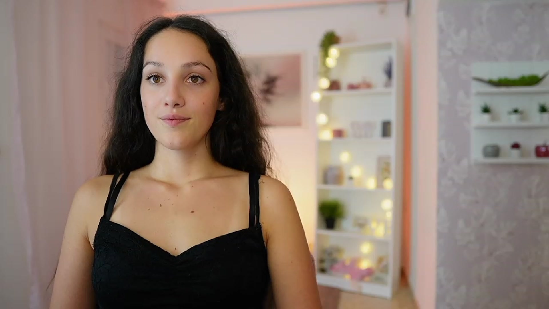Gallery image thumbnail from Sophie_Rain18's myfreecams stream on, 09/15/2023, 16:37 image 10 of 20