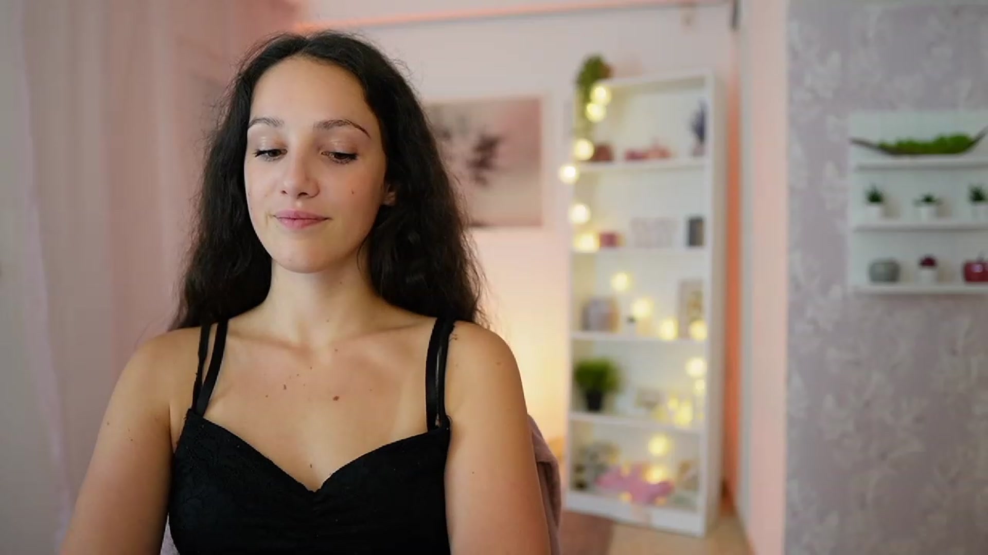 Gallery image thumbnail from Sophie_Rain18's myfreecams stream on, 09/15/2023, 16:37 image 12 of 20
