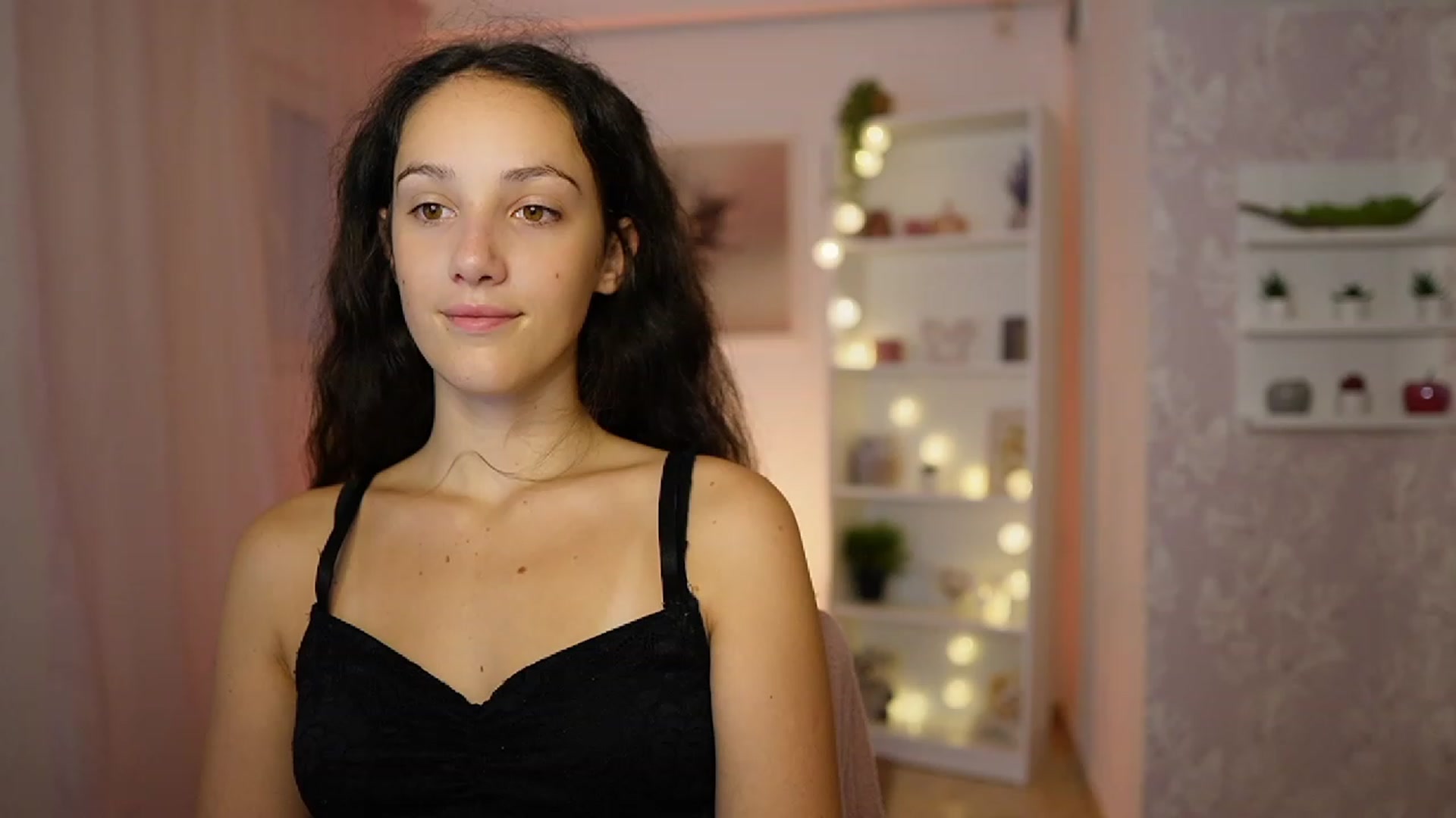 Gallery image thumbnail from Sophie_Rain18's myfreecams stream on, 09/19/2023, 13:50 image 16 of 20